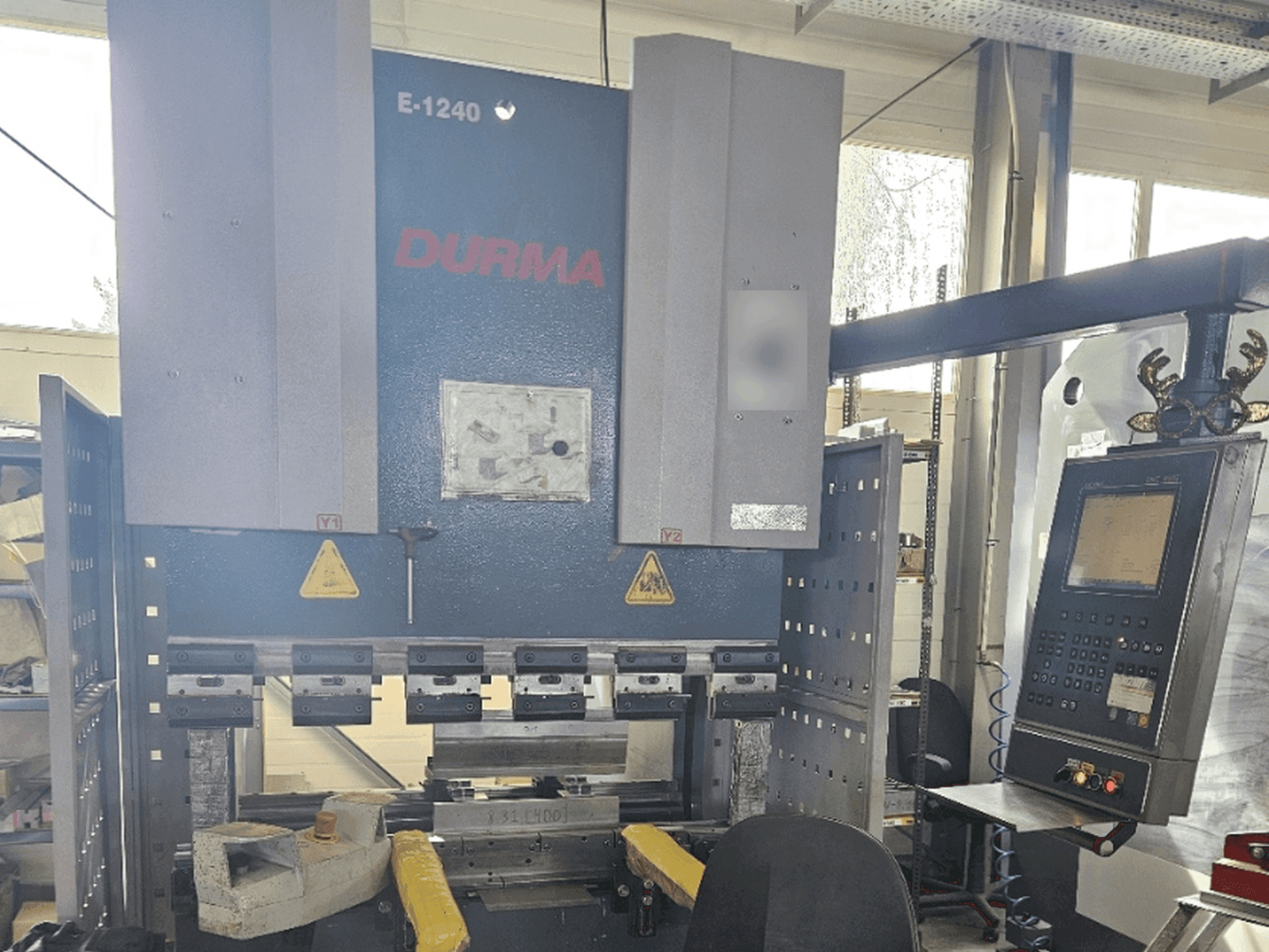 Vooraanzicht van Durma E 1240 machine