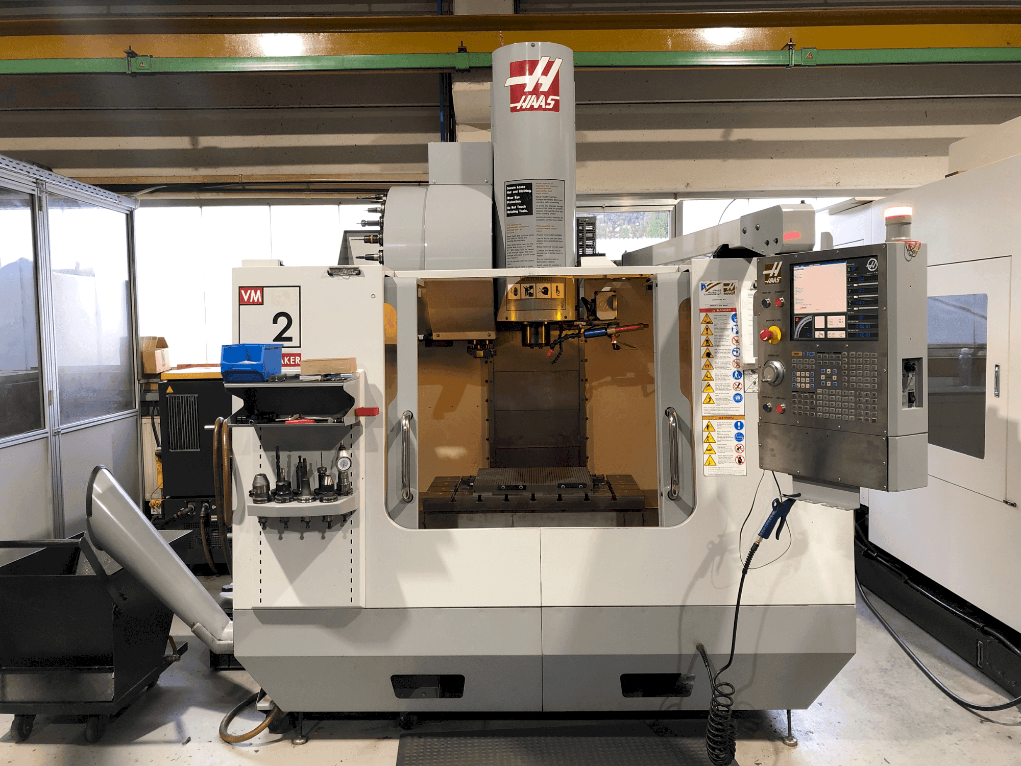 Vooraanzicht van HAAS VM-2HF machine