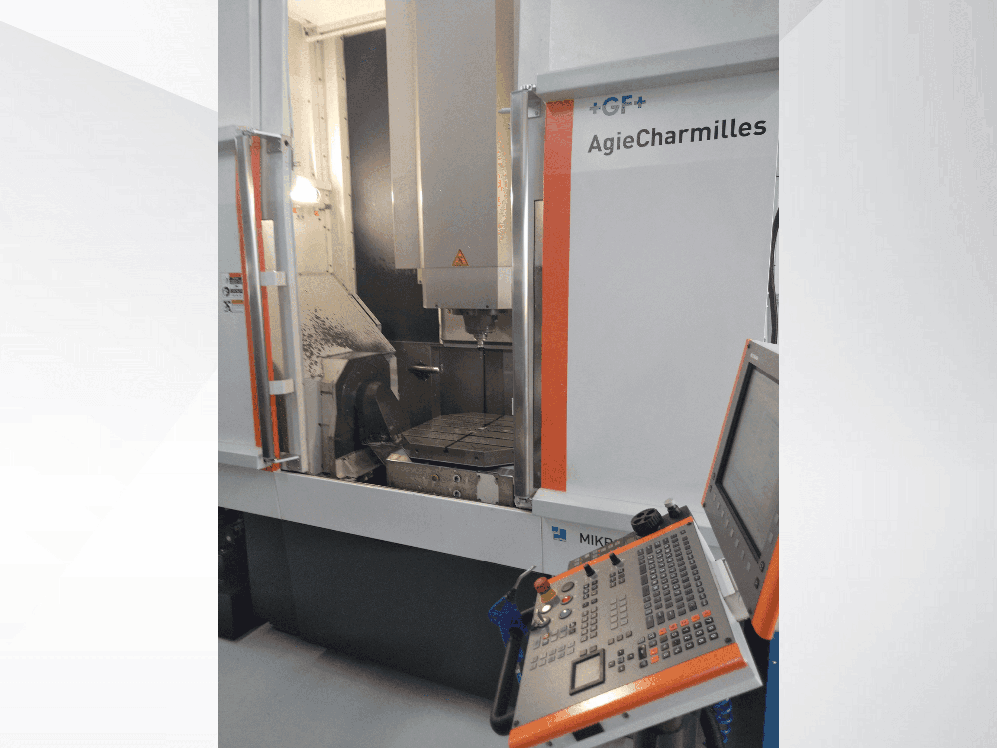 Vooraanzicht van MIKRON UCP 800 Duro machine