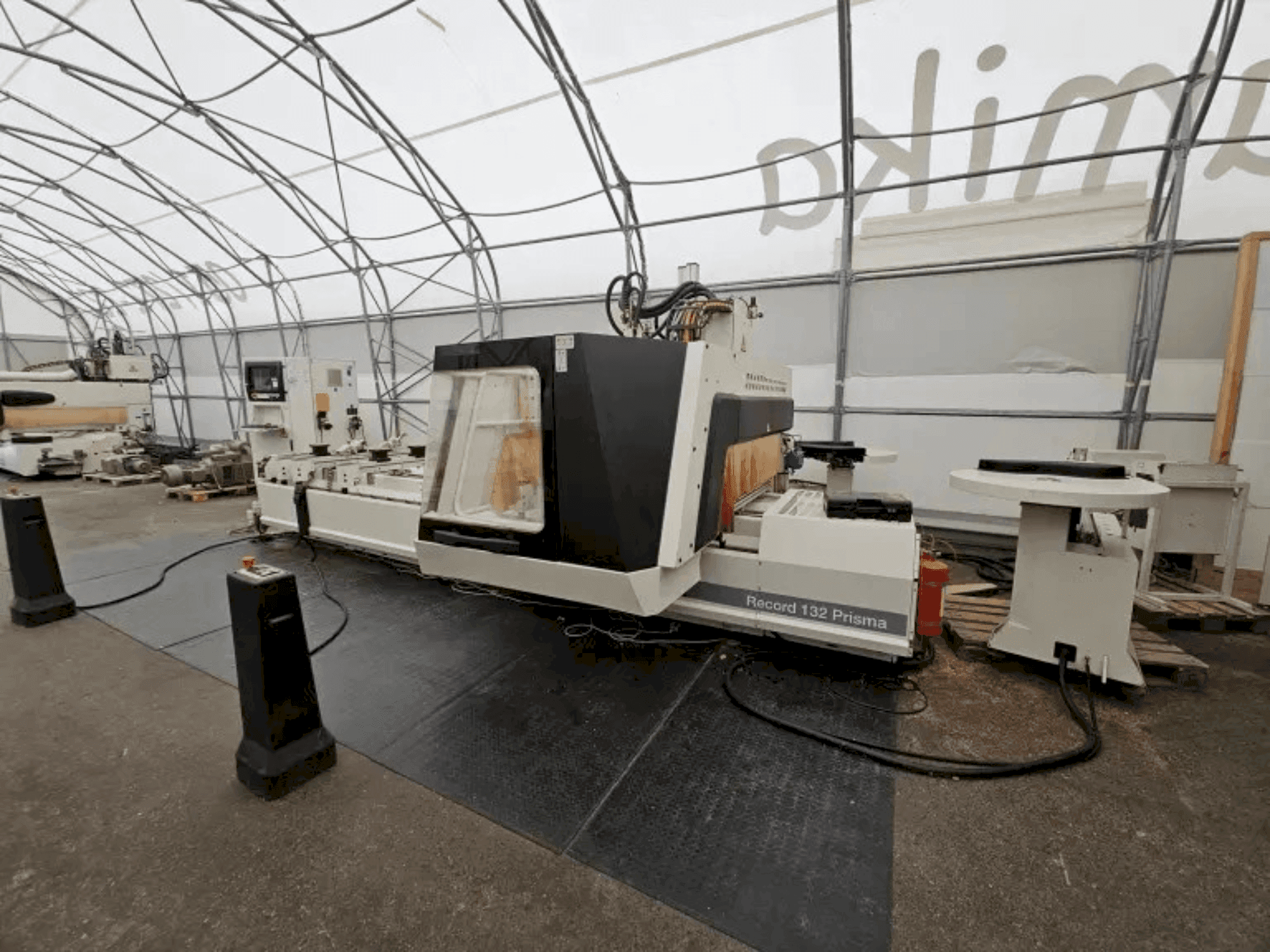 Vooraanzicht van SCM SCM Record 132 Prisma machine