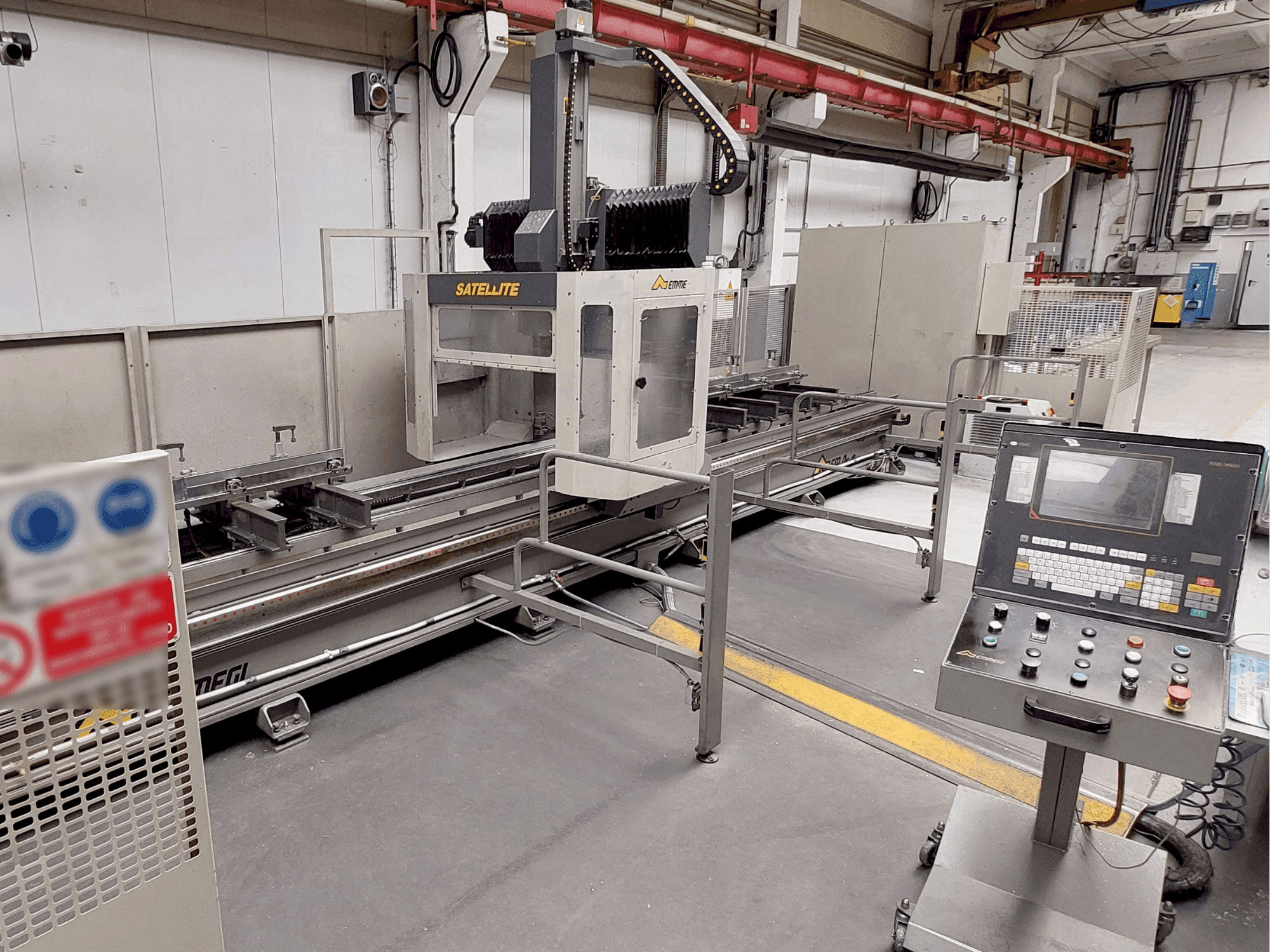 Vooraanzicht van Emmegi Satellite TU6.5 machine