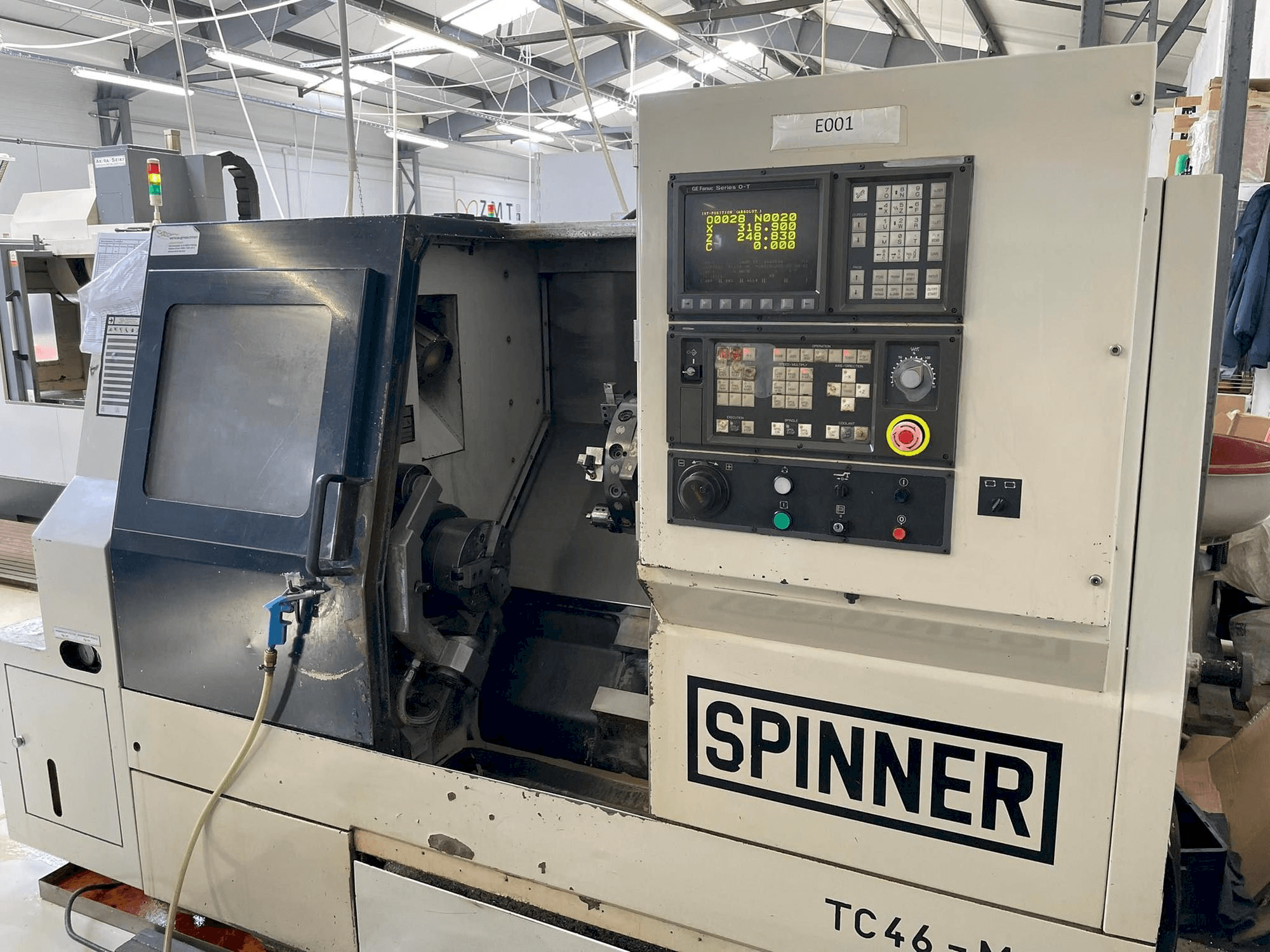 Vooraanzicht van SPINNER TC46 MC machine