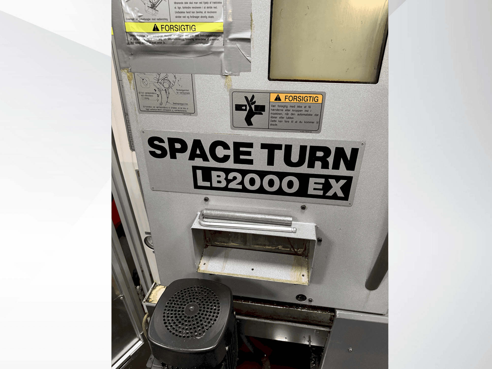 Vooraanzicht van Okuma Space Turn LB2000 EX machine