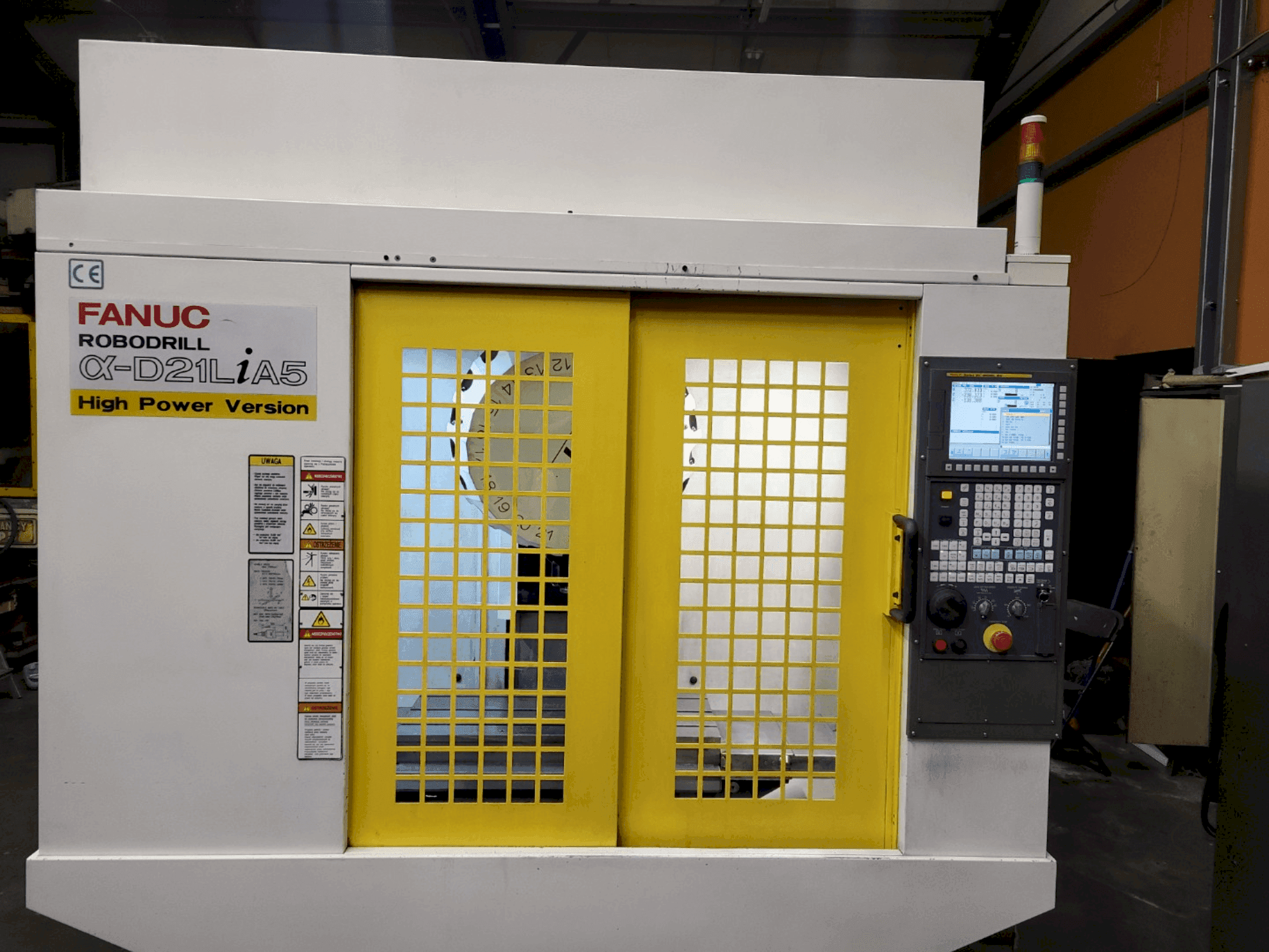 Vooraanzicht van FANUC Robodrill α-D21LiA5 machine