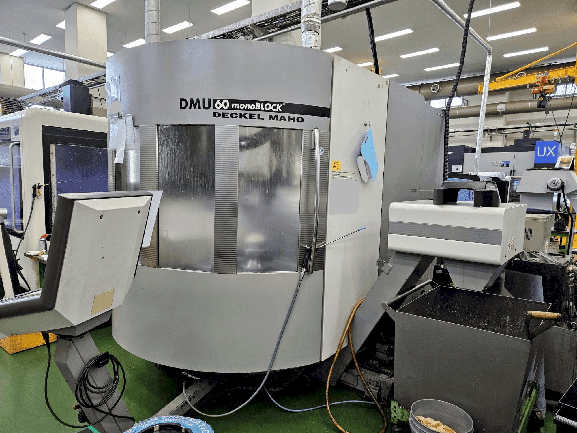 Vooraanzicht van DECKEL MAHO DMU 60 MonoBlock machine