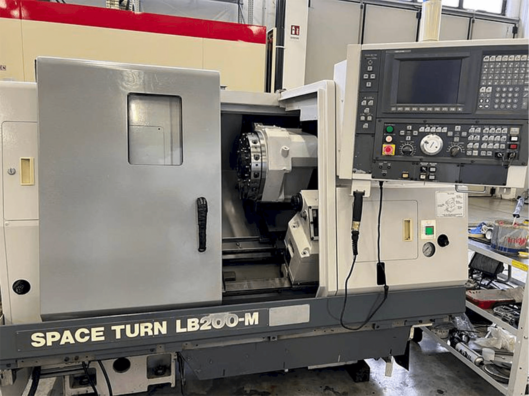 Vooraanzicht van Okuma Space Turn LB 200M machine