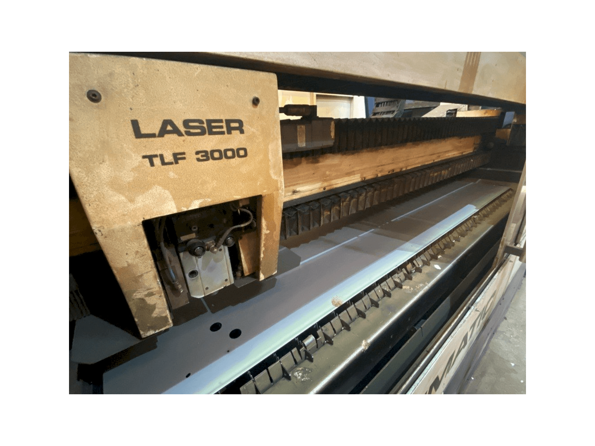 Vooraanzicht van Trumpf TRUMATIC L2530 machine