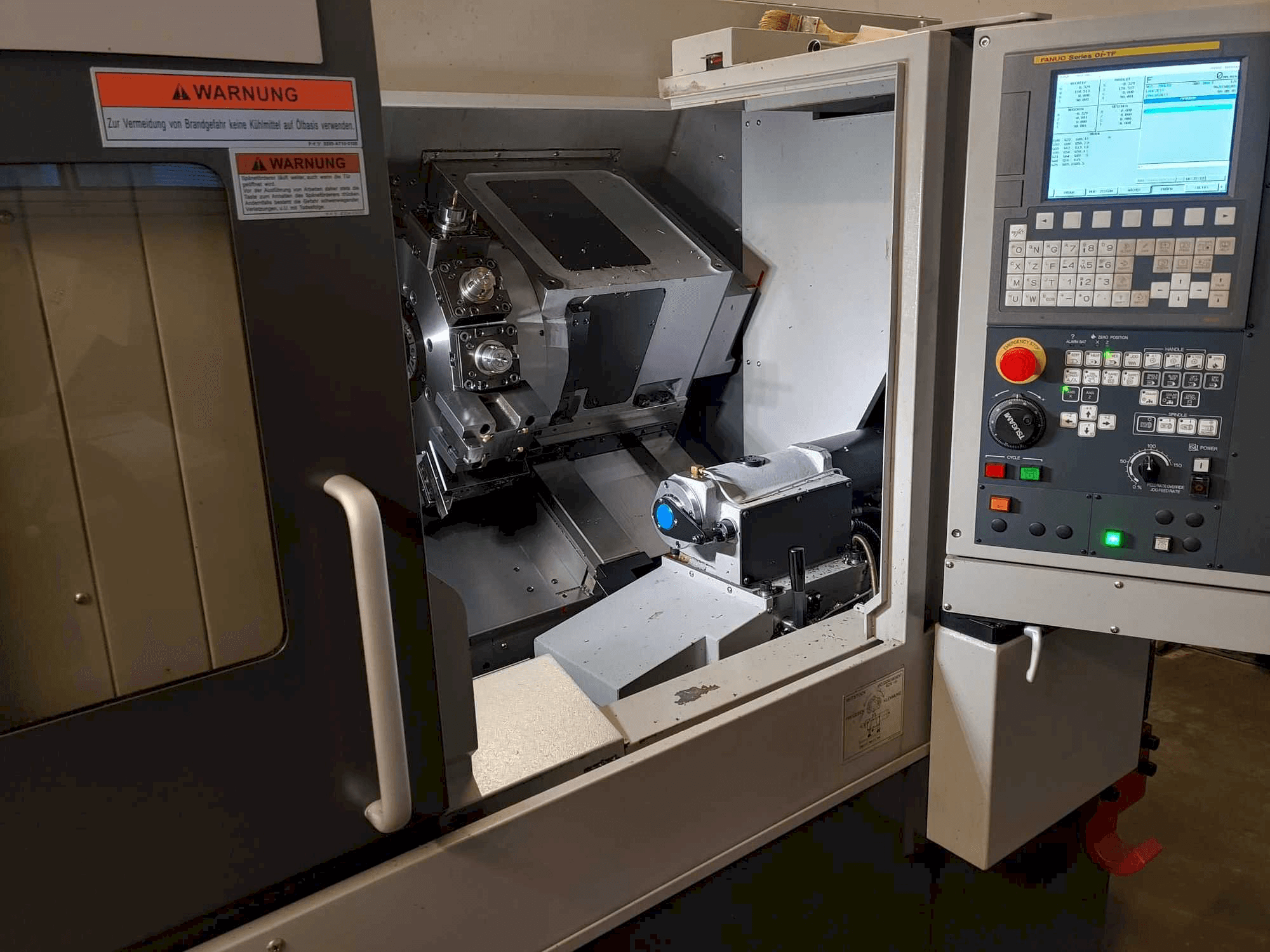 Vooraanzicht van TSUGAMI M08DE machine