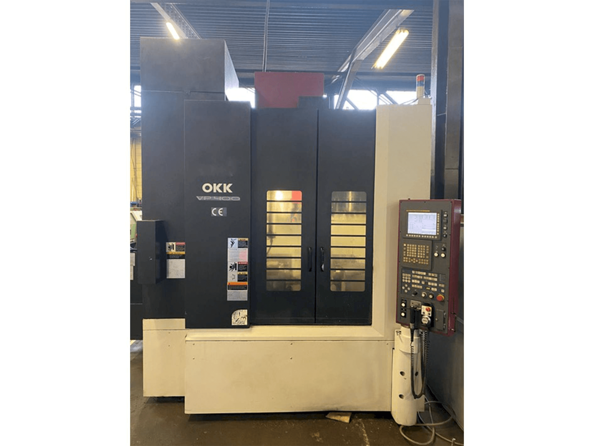 Vooraanzicht van OKK VP400 machine