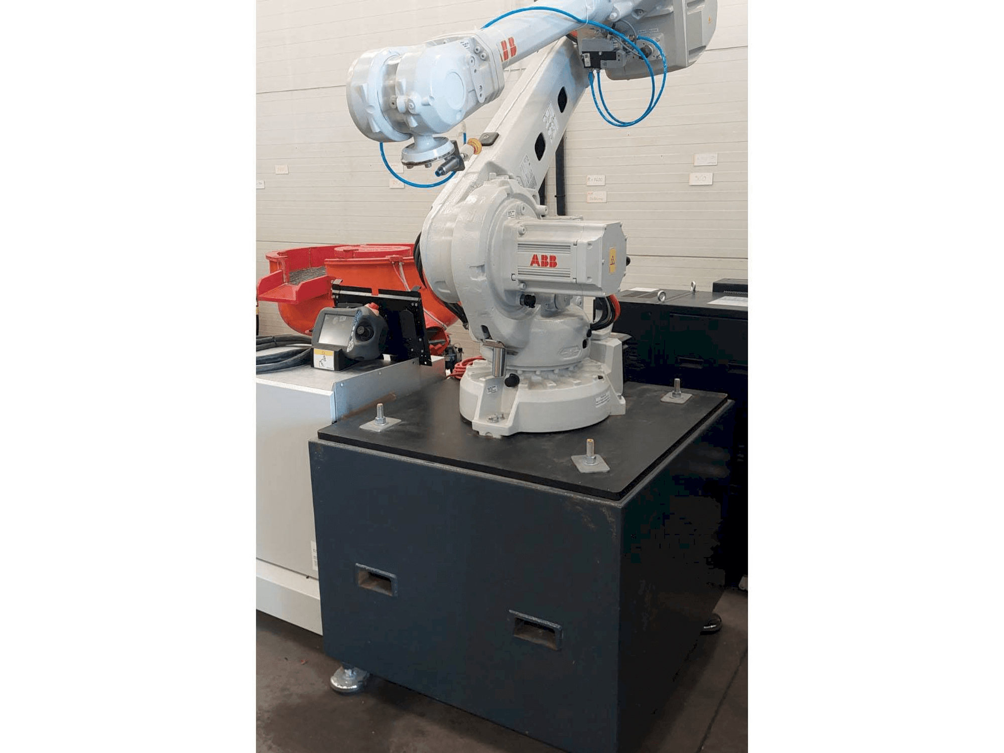 Vooraanzicht van ABB IRB 4600 machine