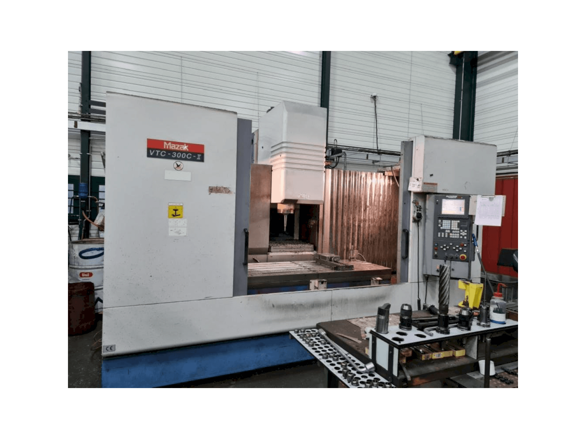 Vooraanzicht van Mazak VTC 300C machine