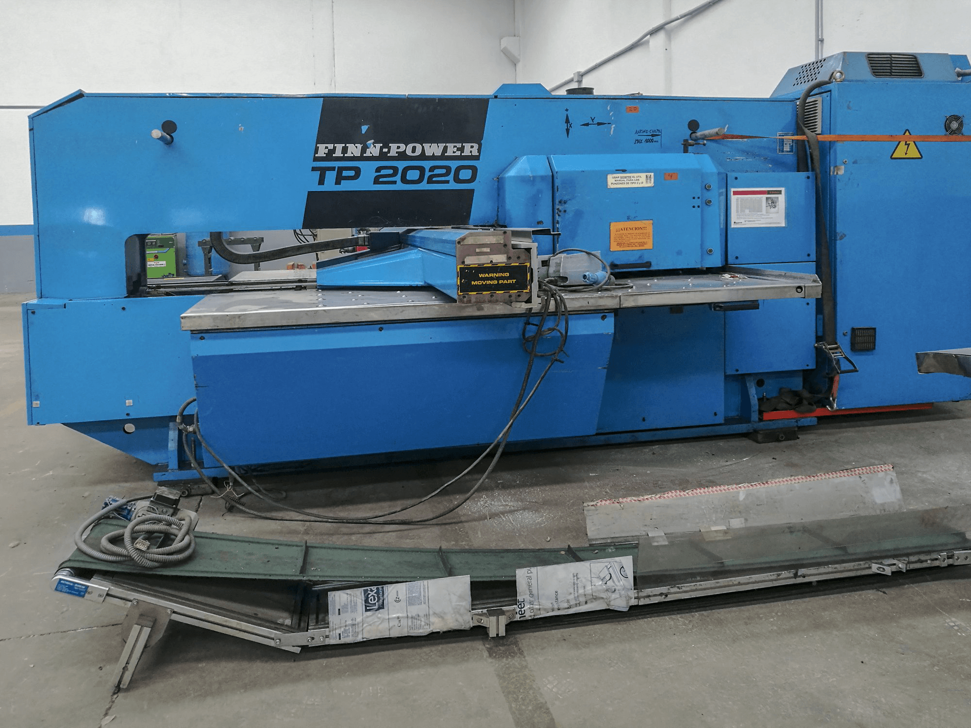 Vooraanzicht van Finn-Power TP 2020 machine