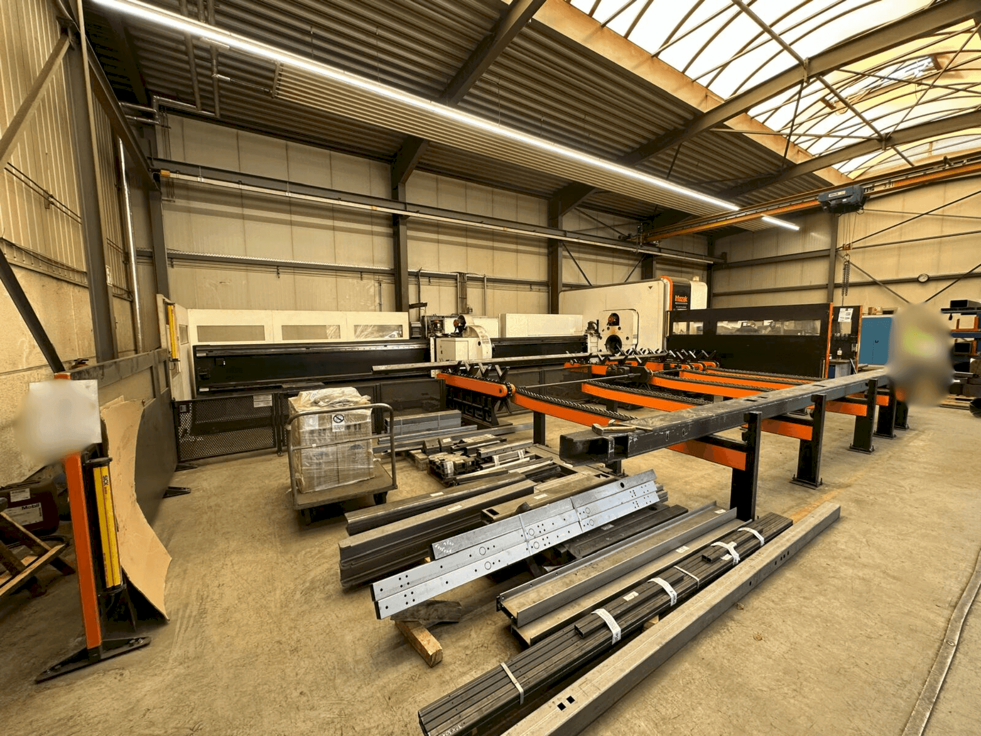 Vooraanzicht van Mazak FABRI GEAR 400 II machine