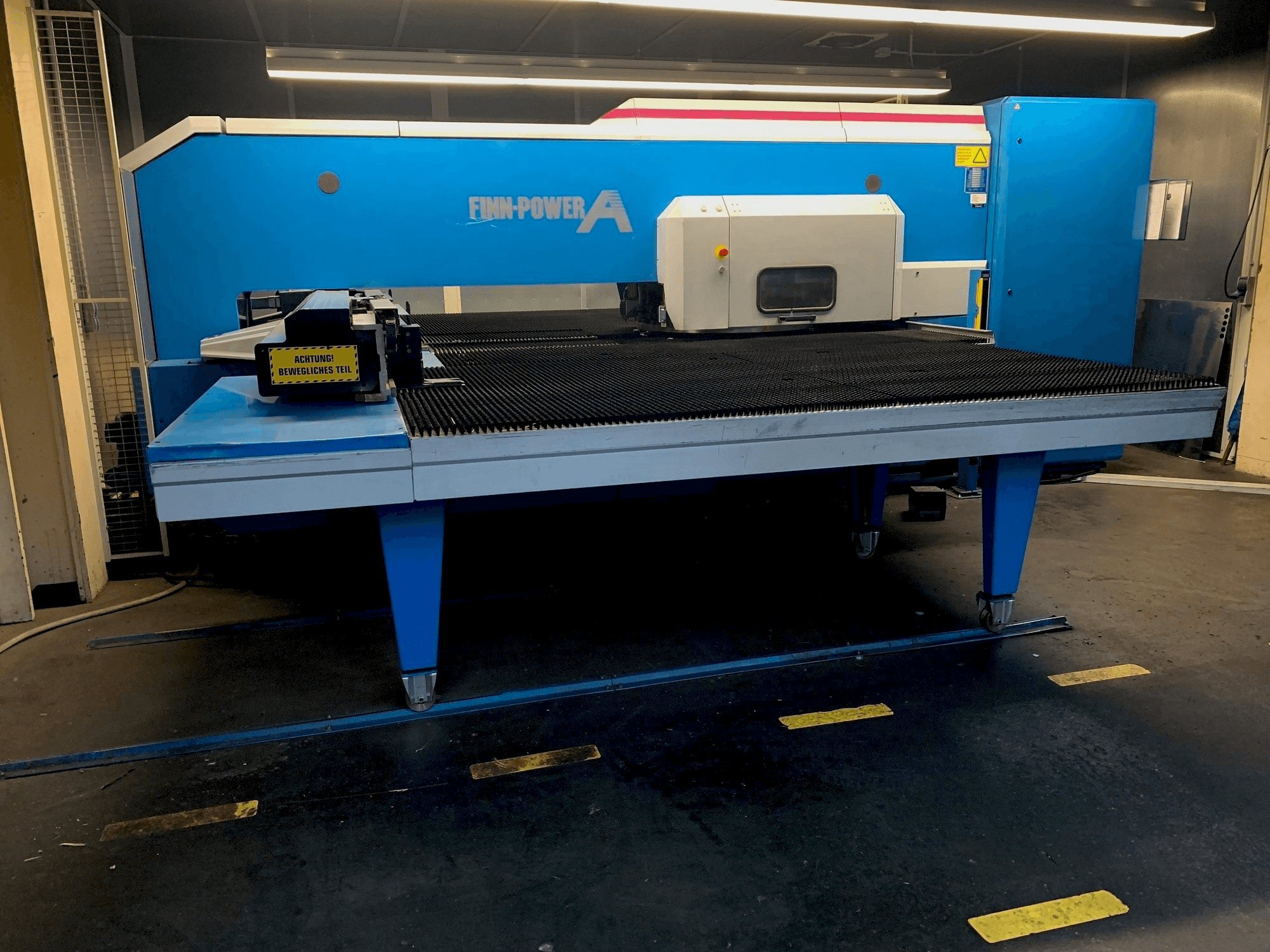 Vooraanzicht van Finn-Power A5 SV machine