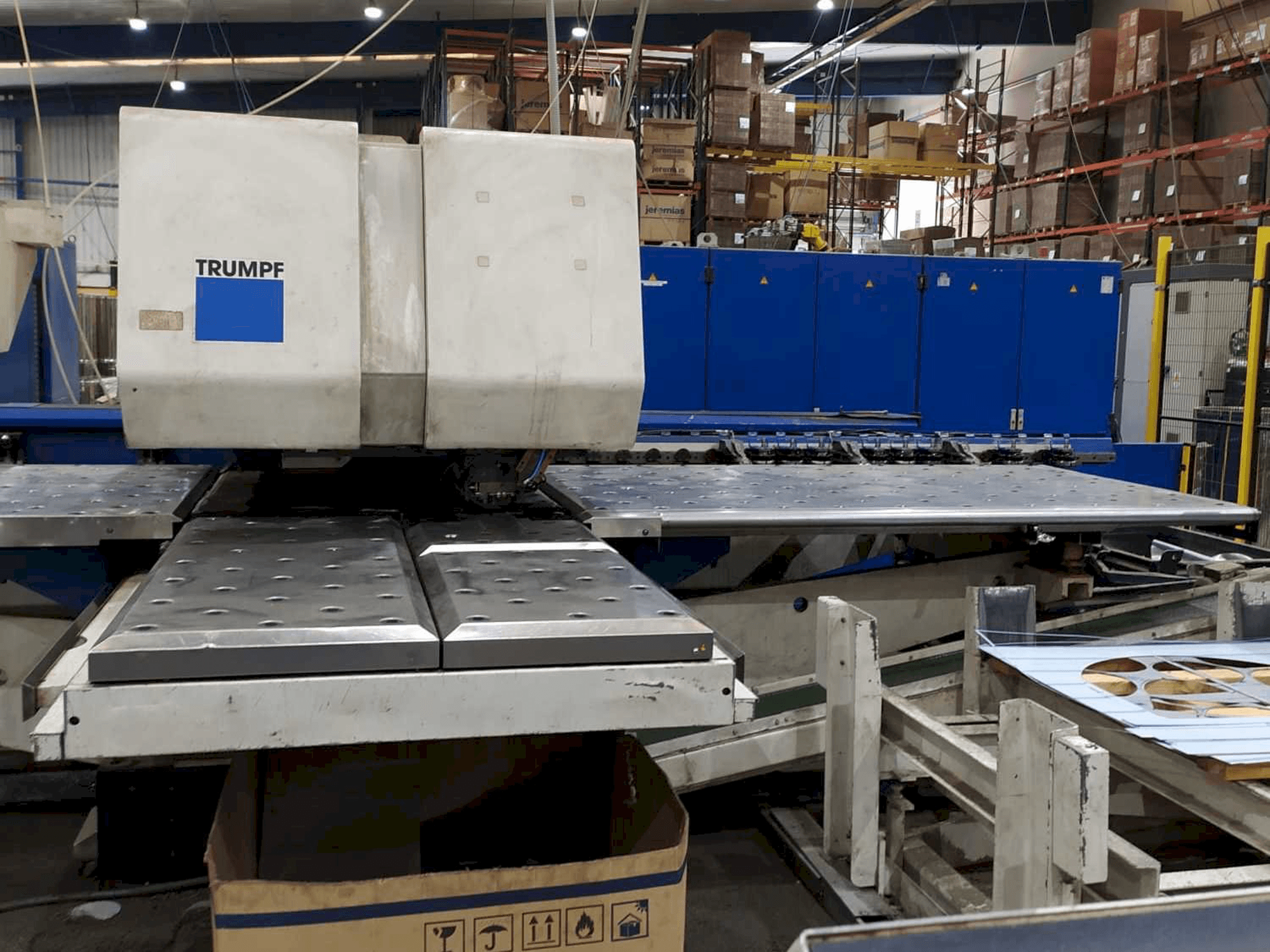 Vooraanzicht van Trumpf Trumatic 600L machine