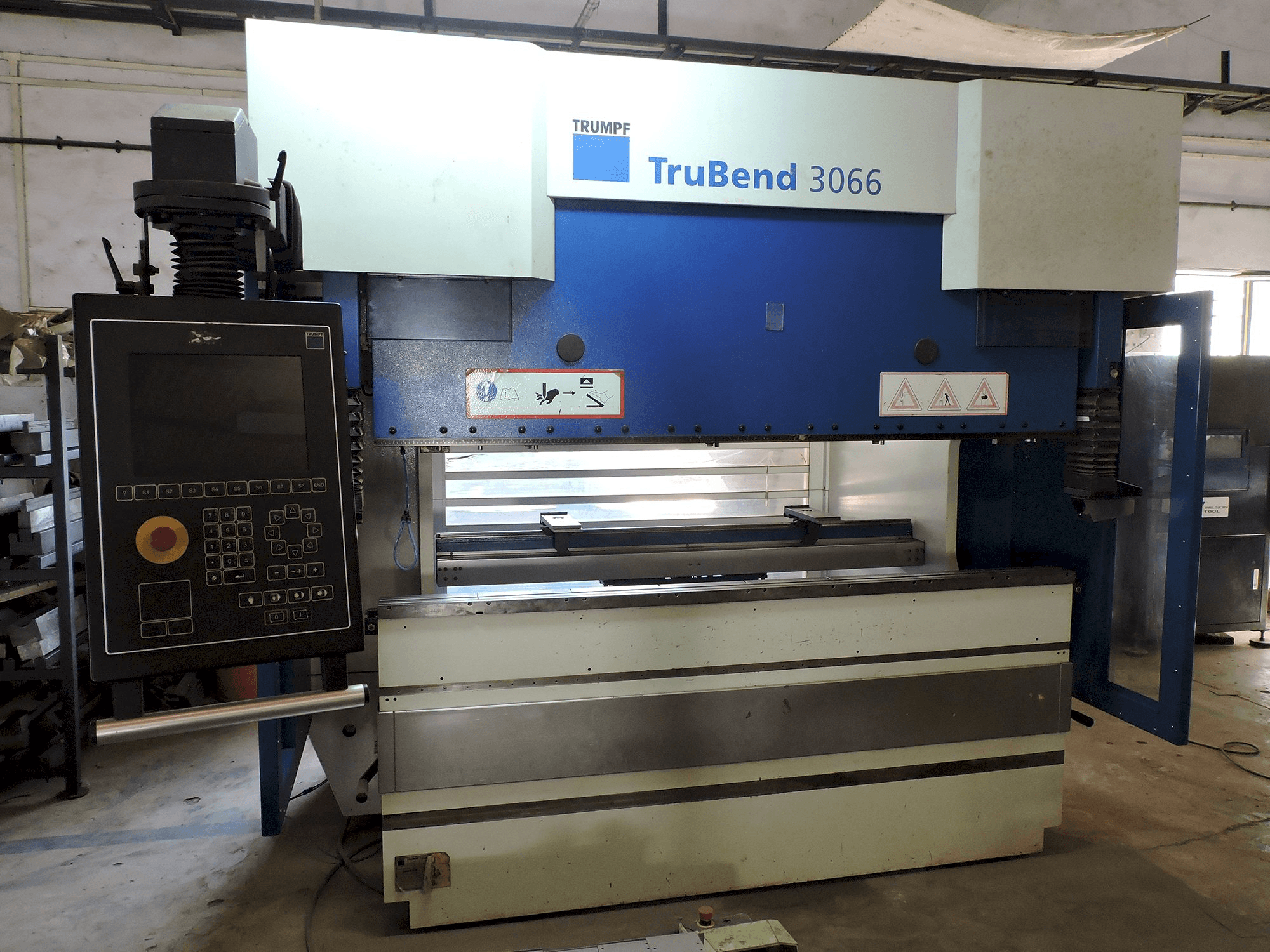 Vooraanzicht van Trumpf TruBend 3066 machine
