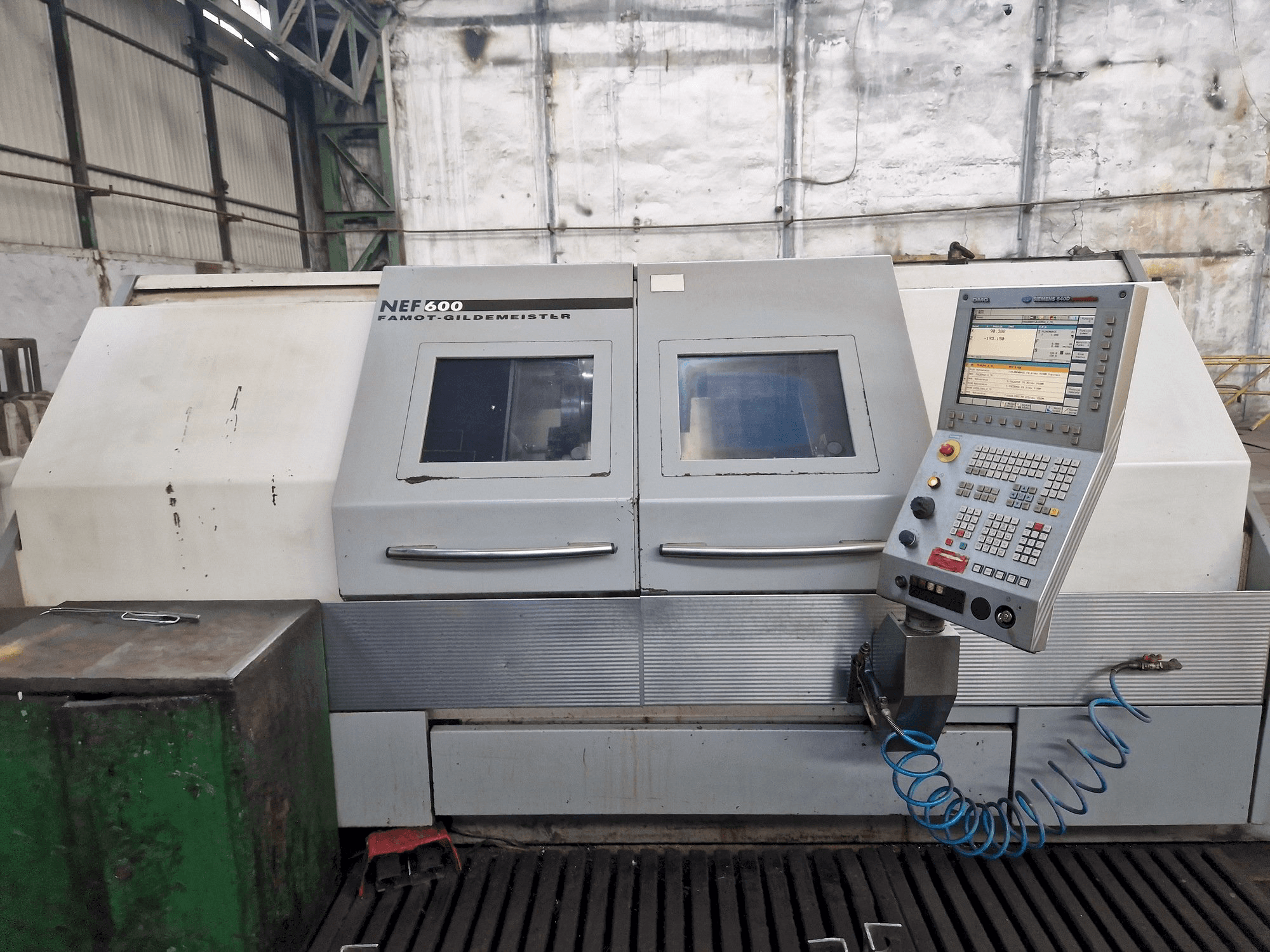 Vooraanzicht van DMG GILDEMEISTER NEF 600 machine