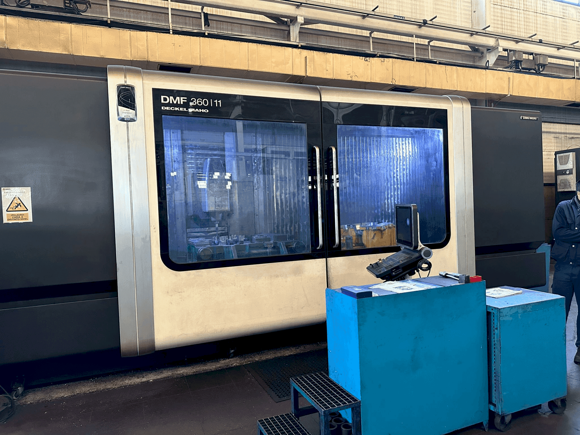 Vooraanzicht van DMG MORI DMF 360-11 machine