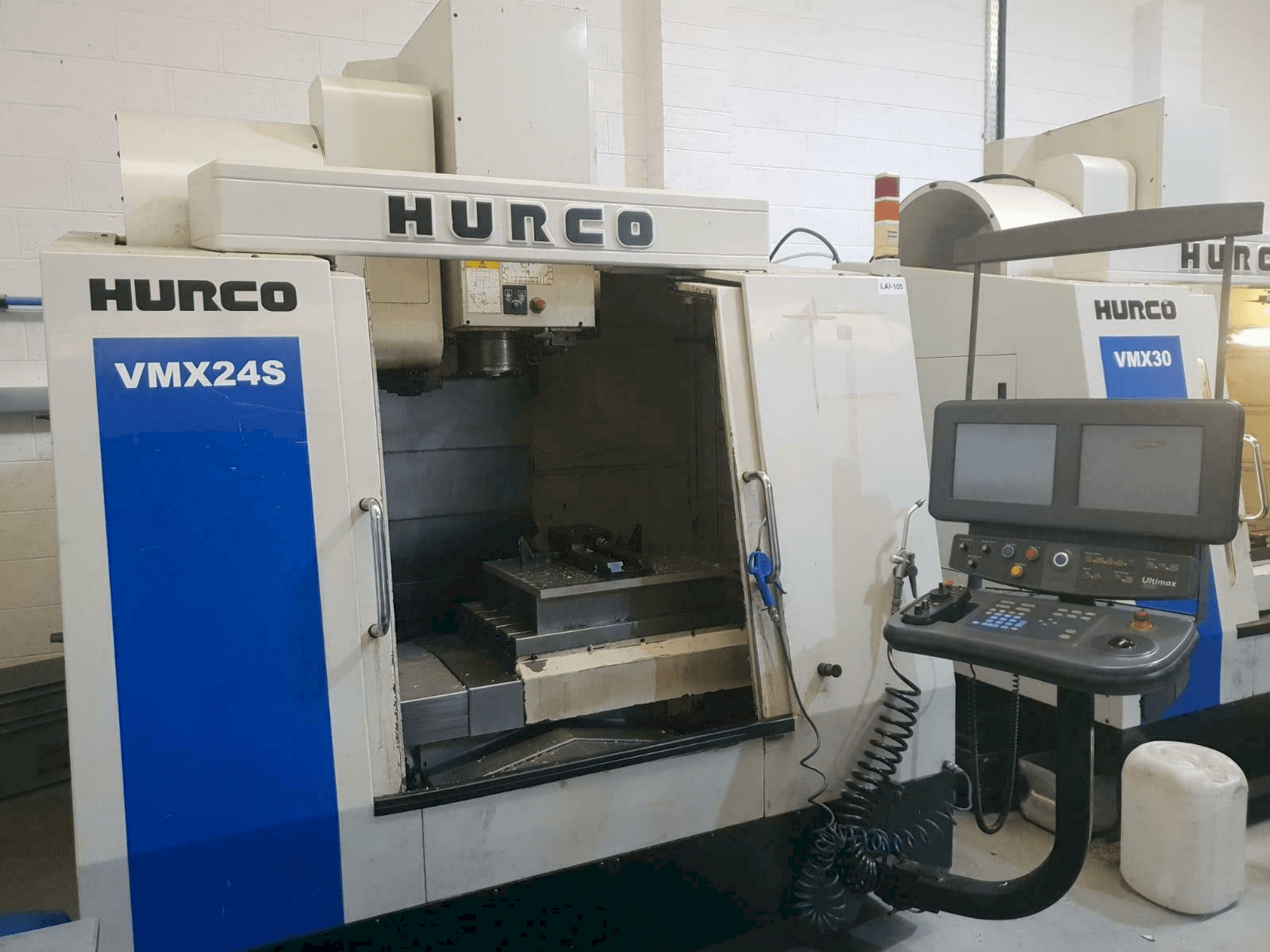 Vooraanzicht van Hurco VMX 24 S machine