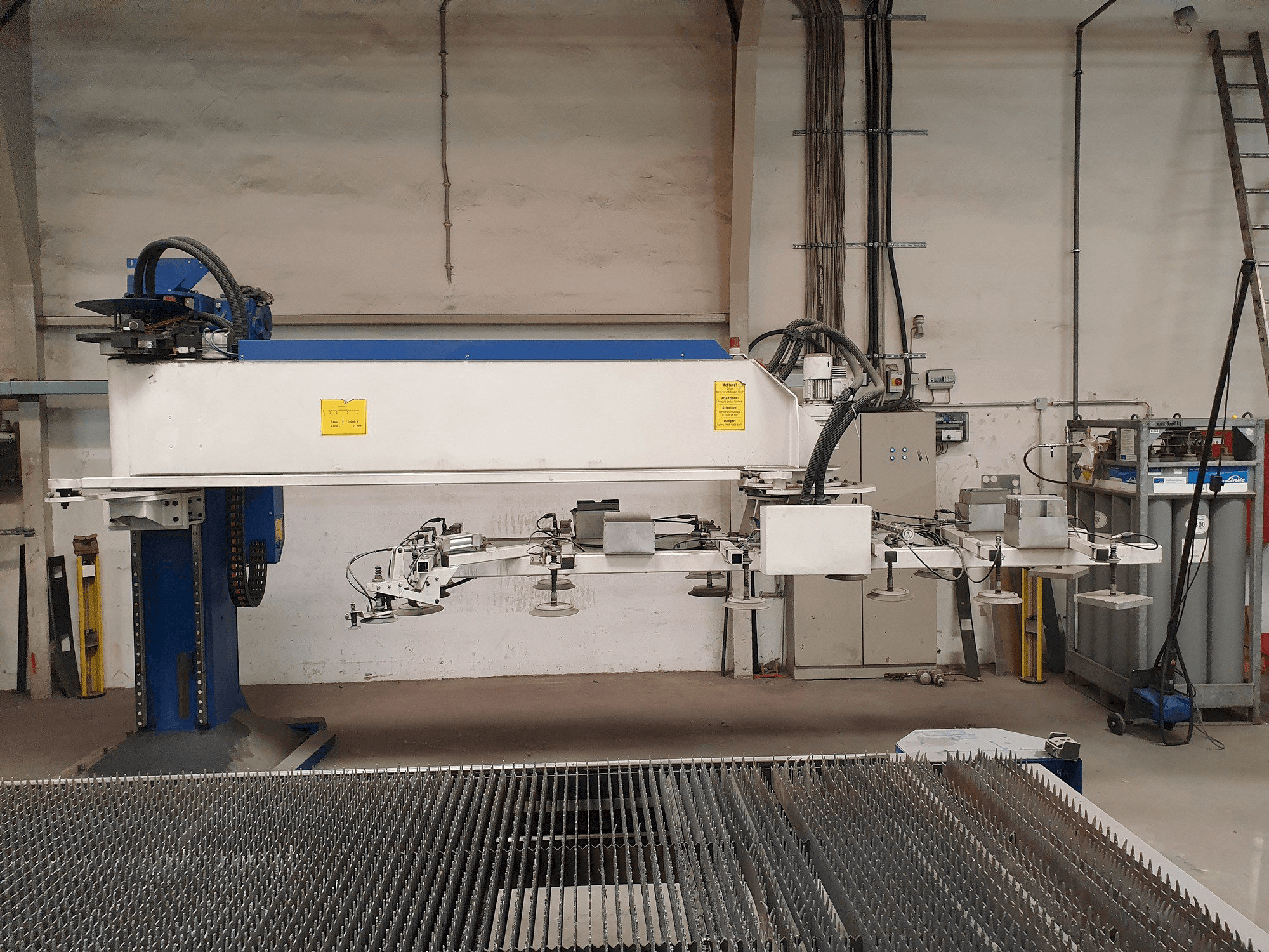 Vooraanzicht van Trumpf TRUMATIC L 4050 machine