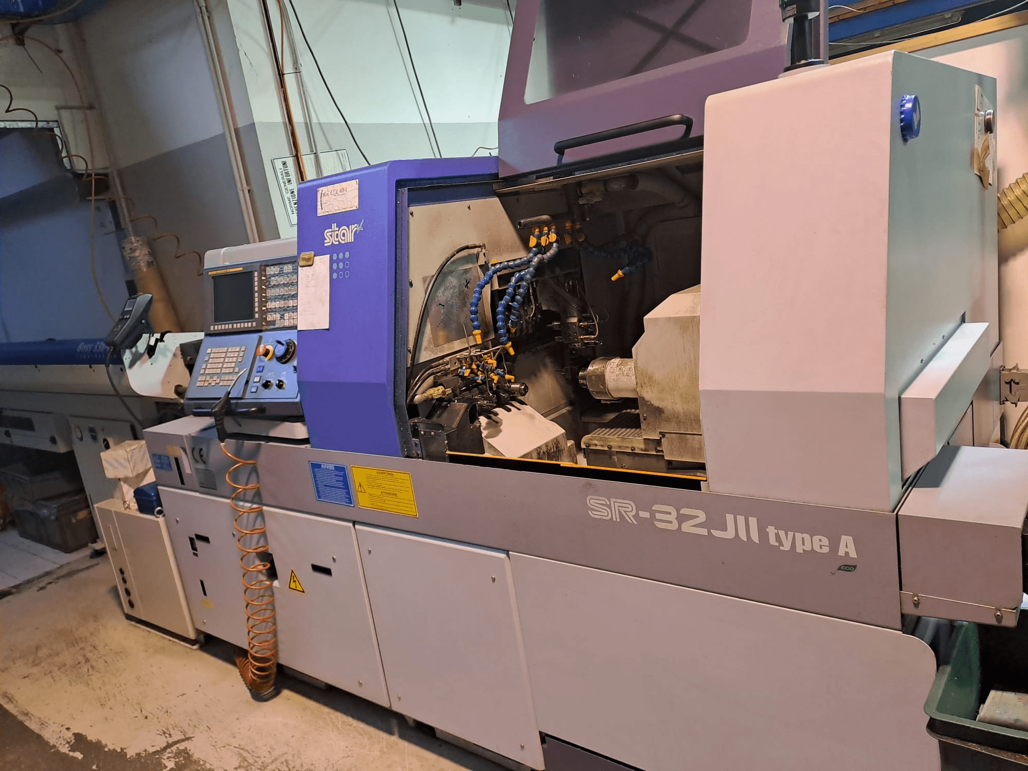 STAR MICRONICS SR-32JII-typeA Zwitserse draaimachine zijaanzicht, met bedieningspaneel en zichtbare bewerkingsonderdelen.