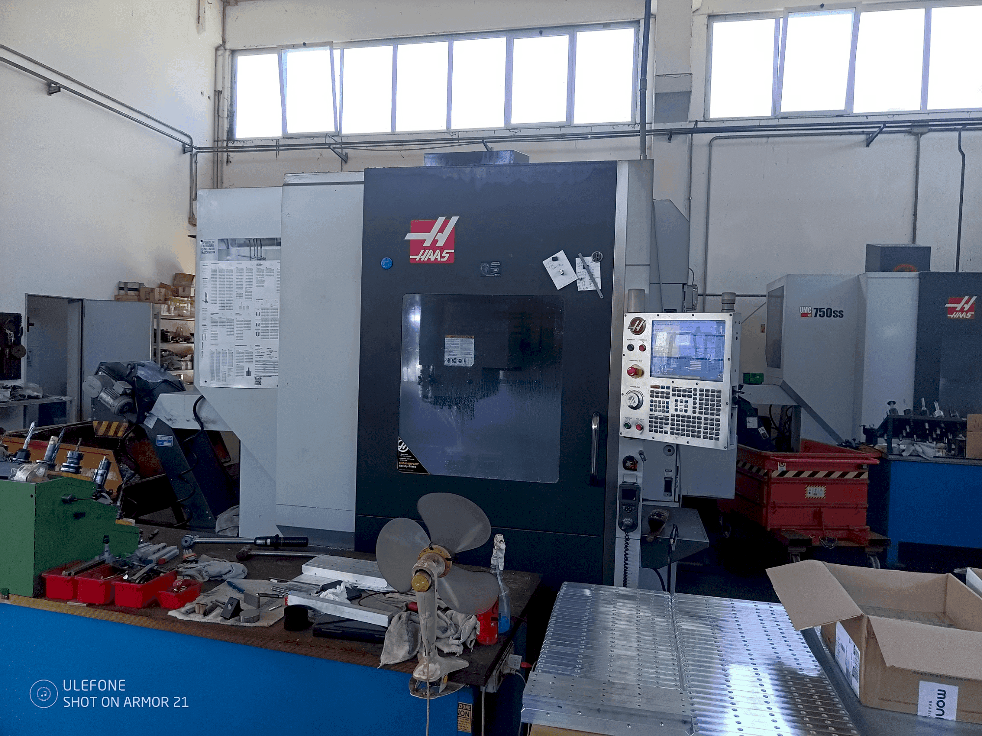 Vooraanzicht van HAAS UMC 750SS machine