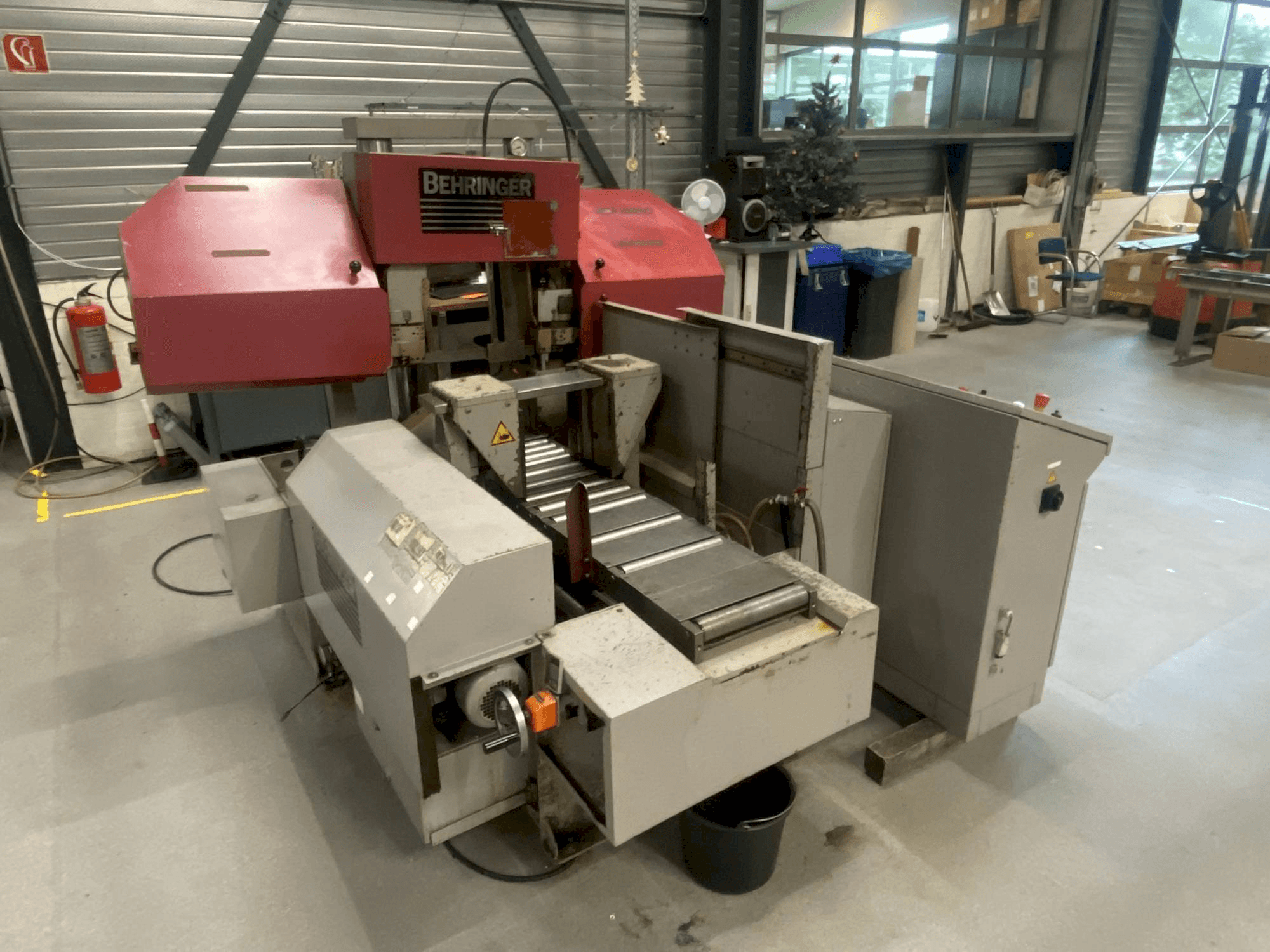 Vooraanzicht van Behringer HPB 303A machine