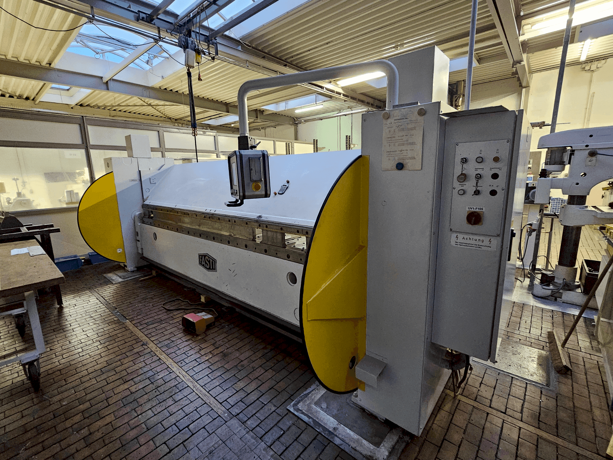 Vooraanzicht van SCHRODER-FASTI 215-40-4 machine