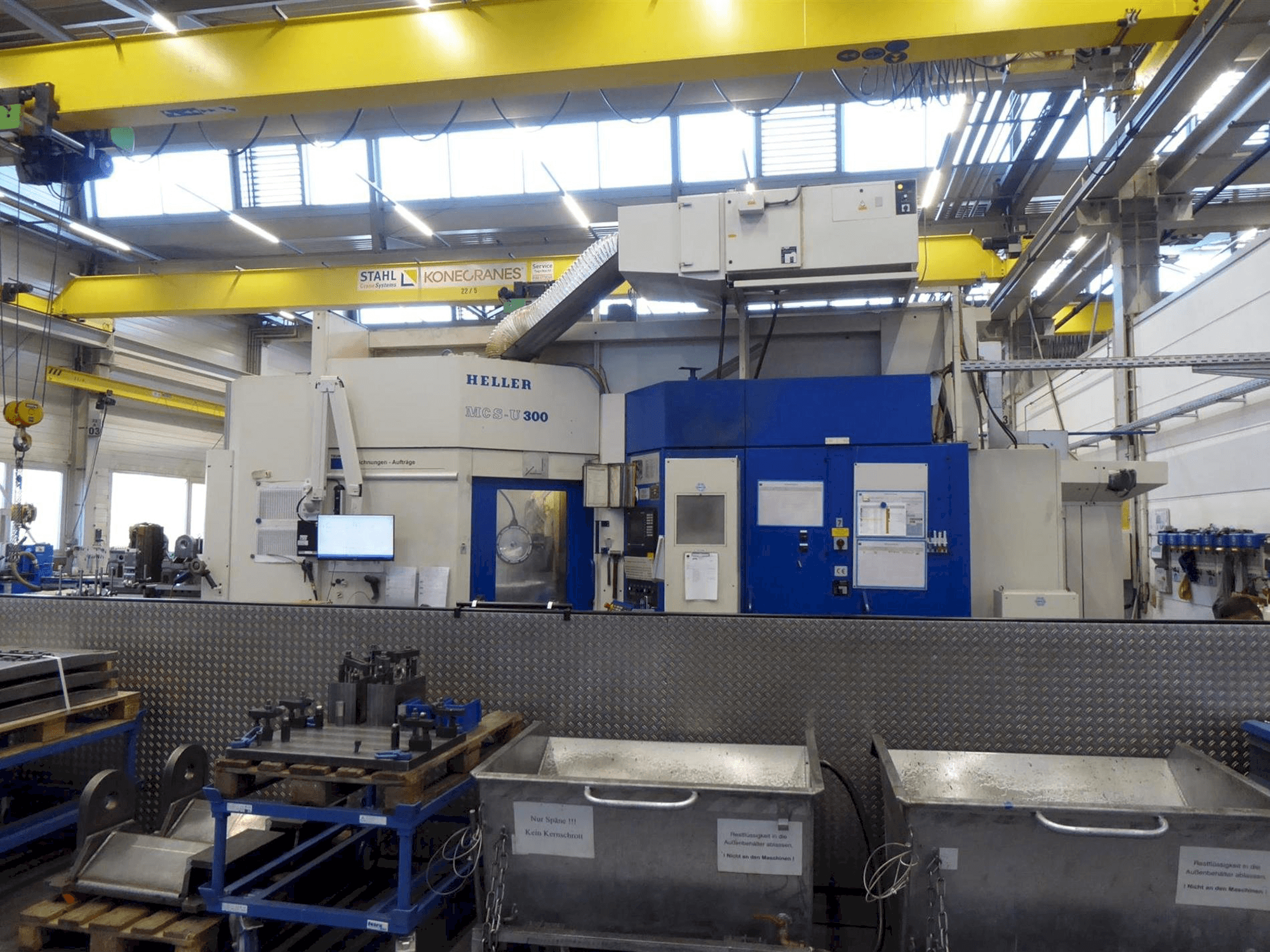 Vooraanzicht van HELLER MCS-U 300 machine