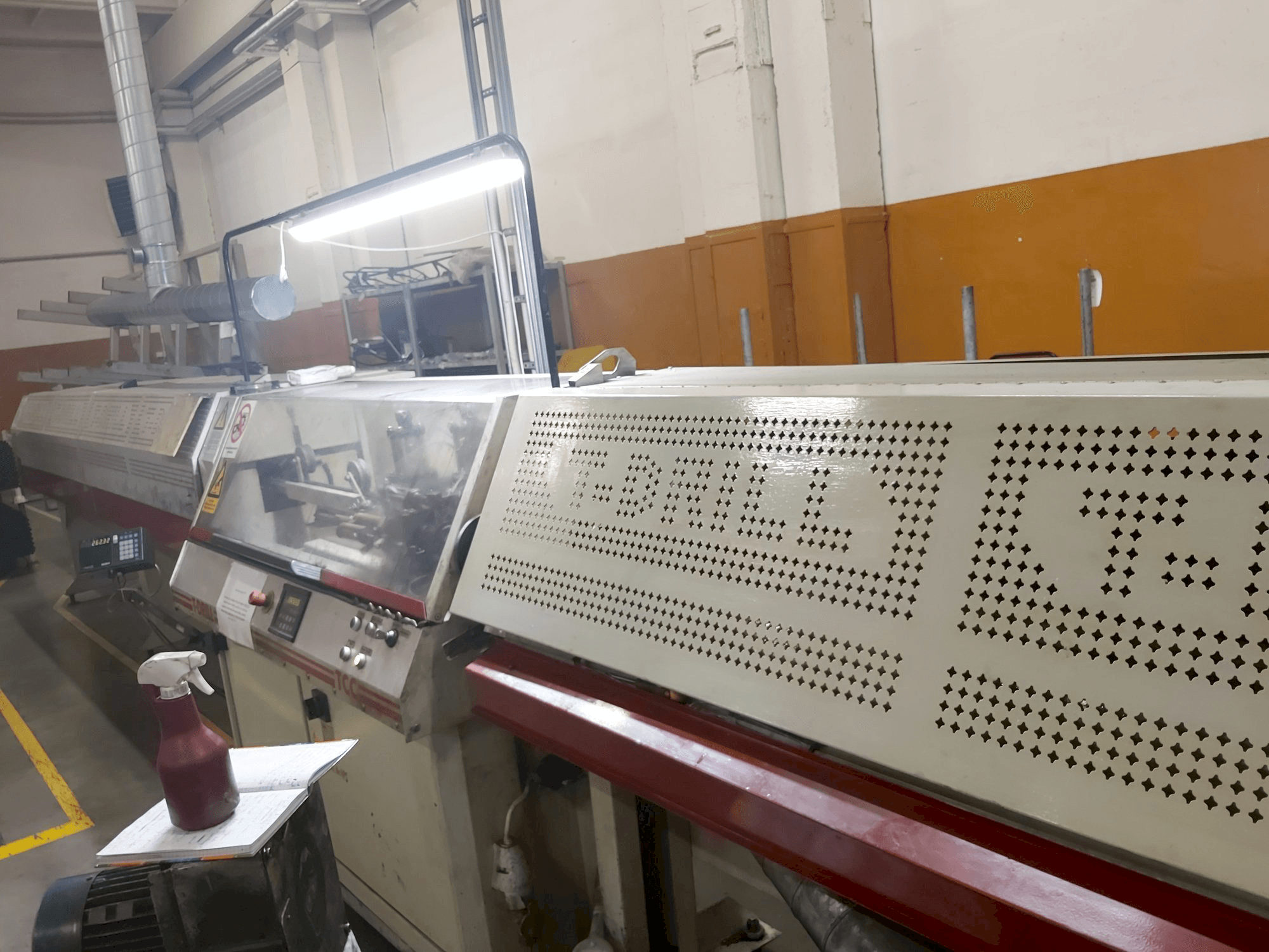 Rechts zijaanzicht van T-DRILL TCC-50+RL4000+RCT2000 machine