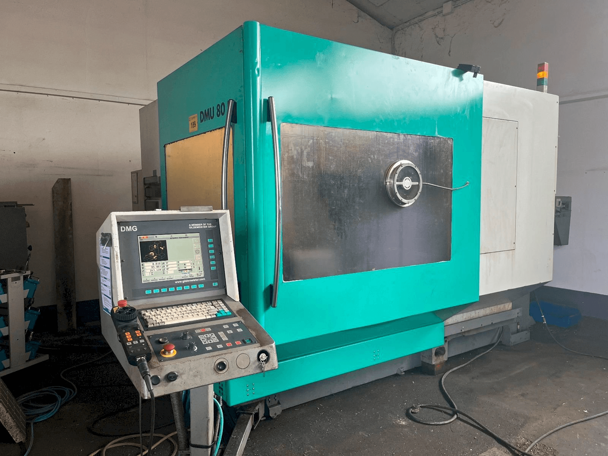 Vooraanzicht van DMG Deckel Maho DMU 80 P machine