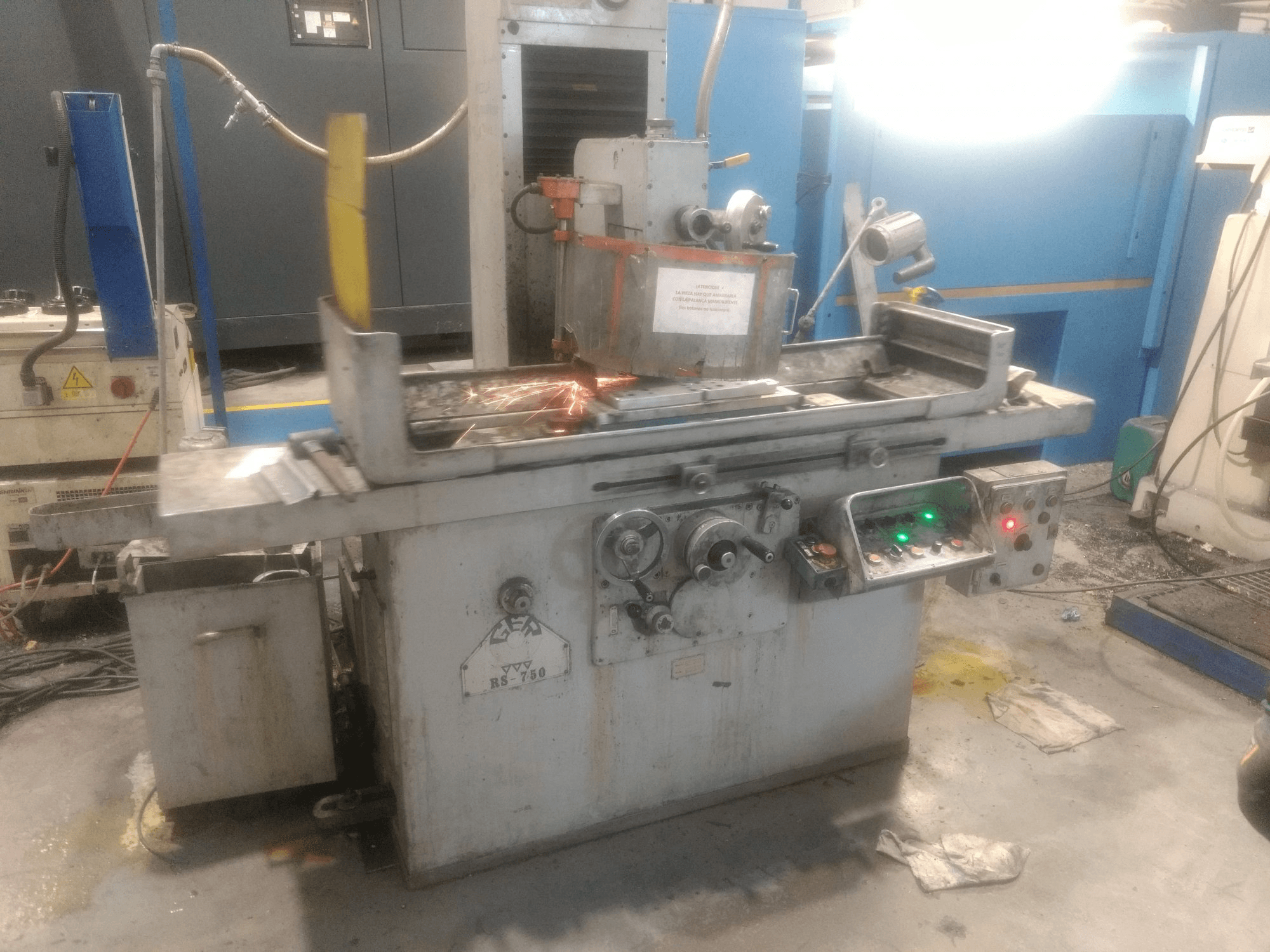 Vooraanzicht van GER R.S. 750 machine