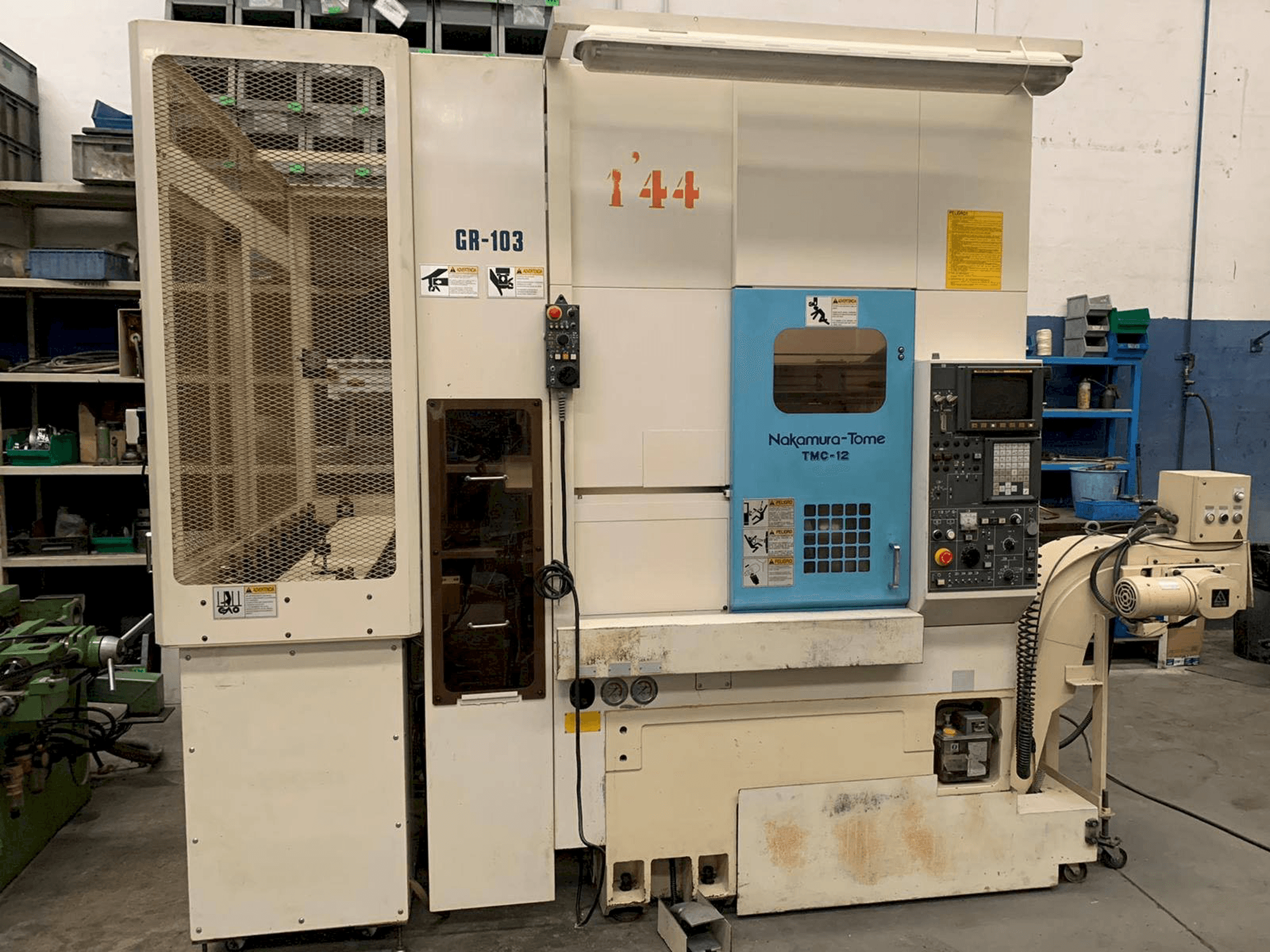 Vooraanzicht van NAKAMURA-TOME TMC 12 machine