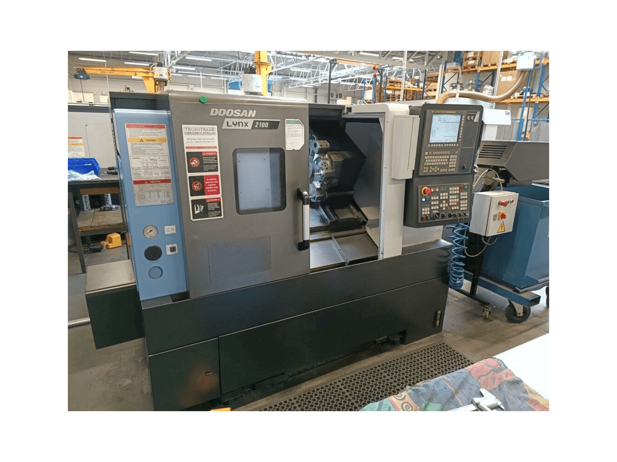 Vooraanzicht van DOOSAN Lynx 2100A machine