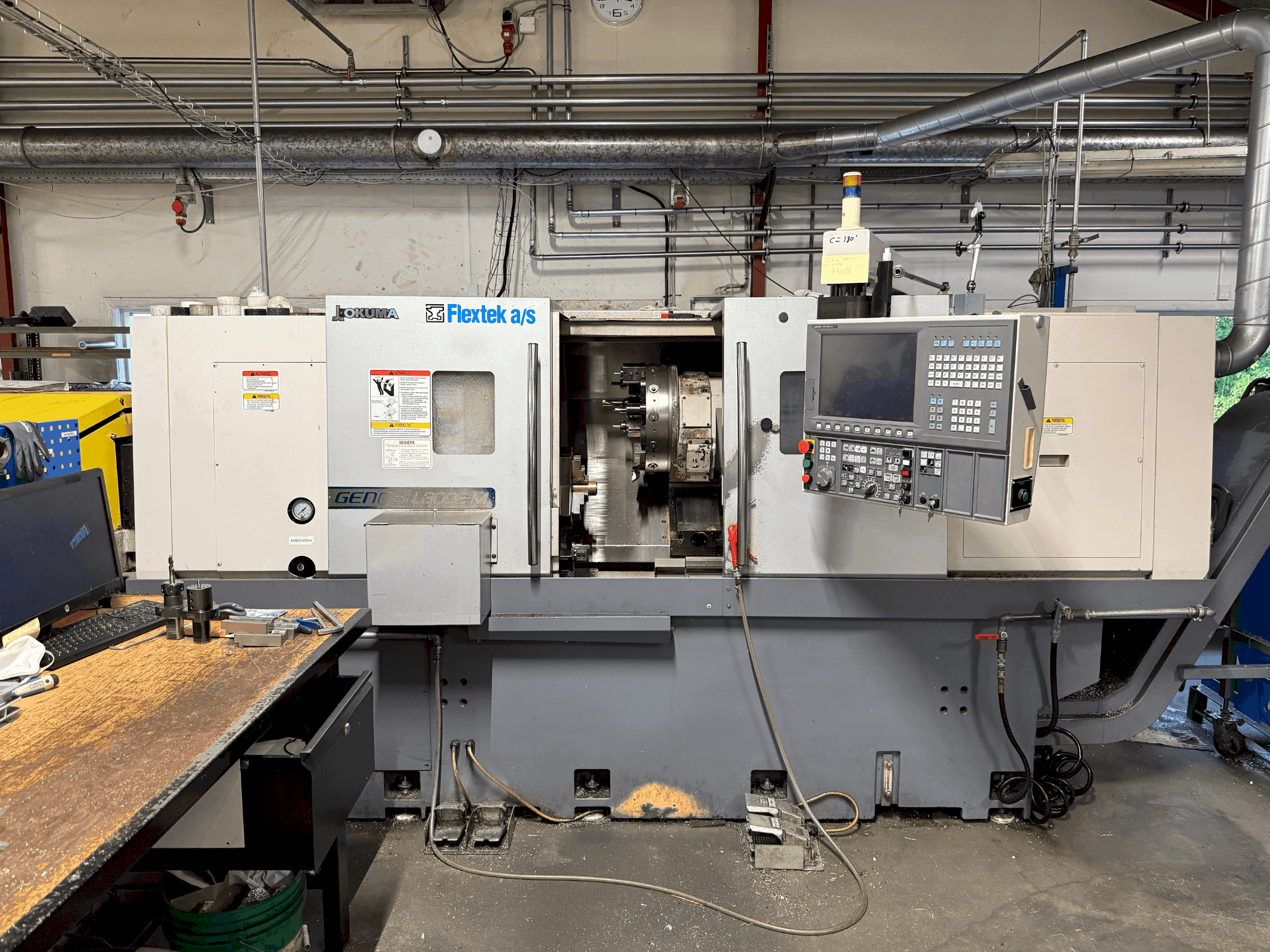 Vooraanzicht van Okuma Genos L300E-M with FMB Turbo 8-80 machine