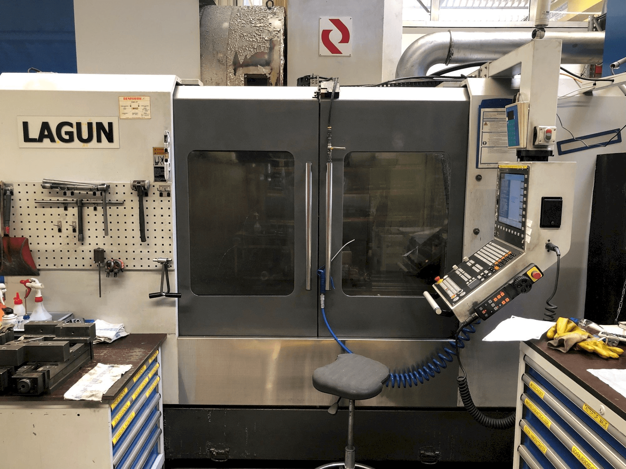 Vooraanzicht van LAGUN L1400 machine