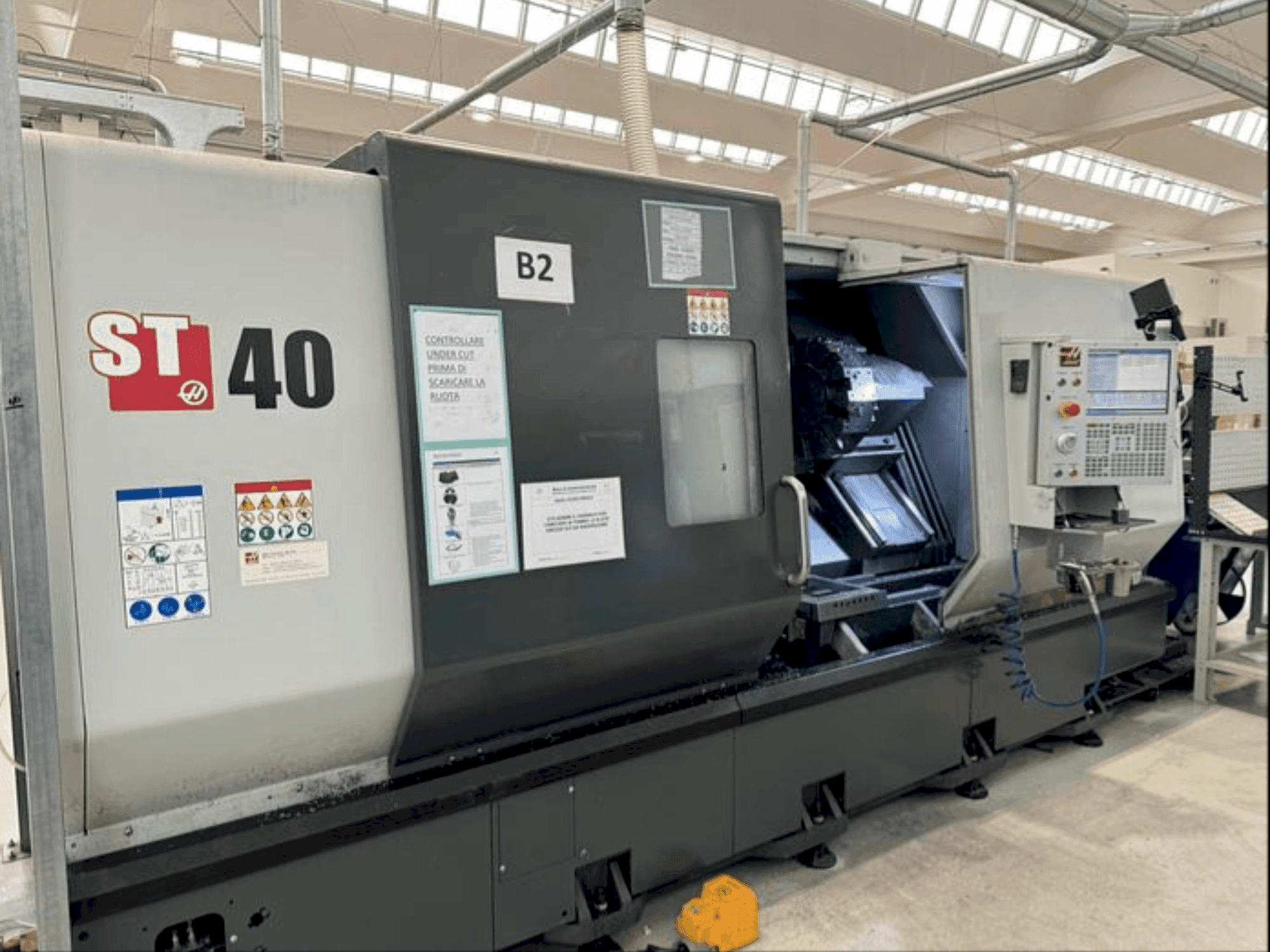 Vooraanzicht van HAAS ST40 machine