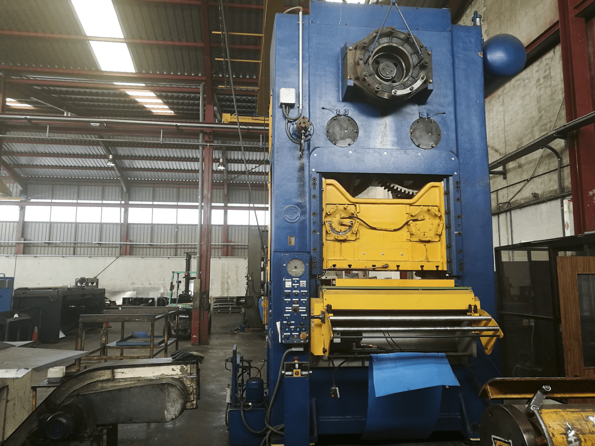 Vooraanzicht van SMERAL LDO 500S machine