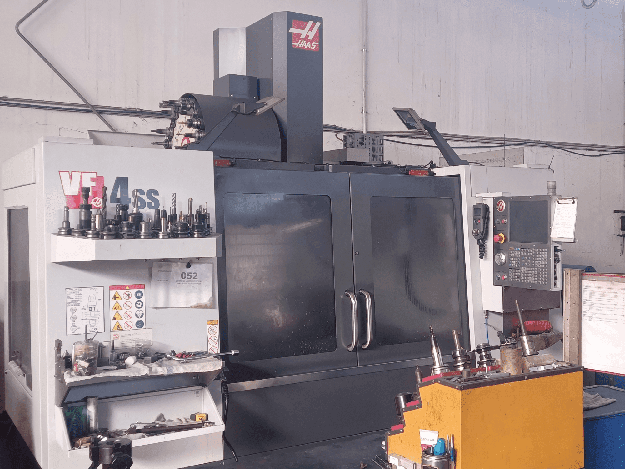 Vooraanzicht van HAAS VF-4SS machine