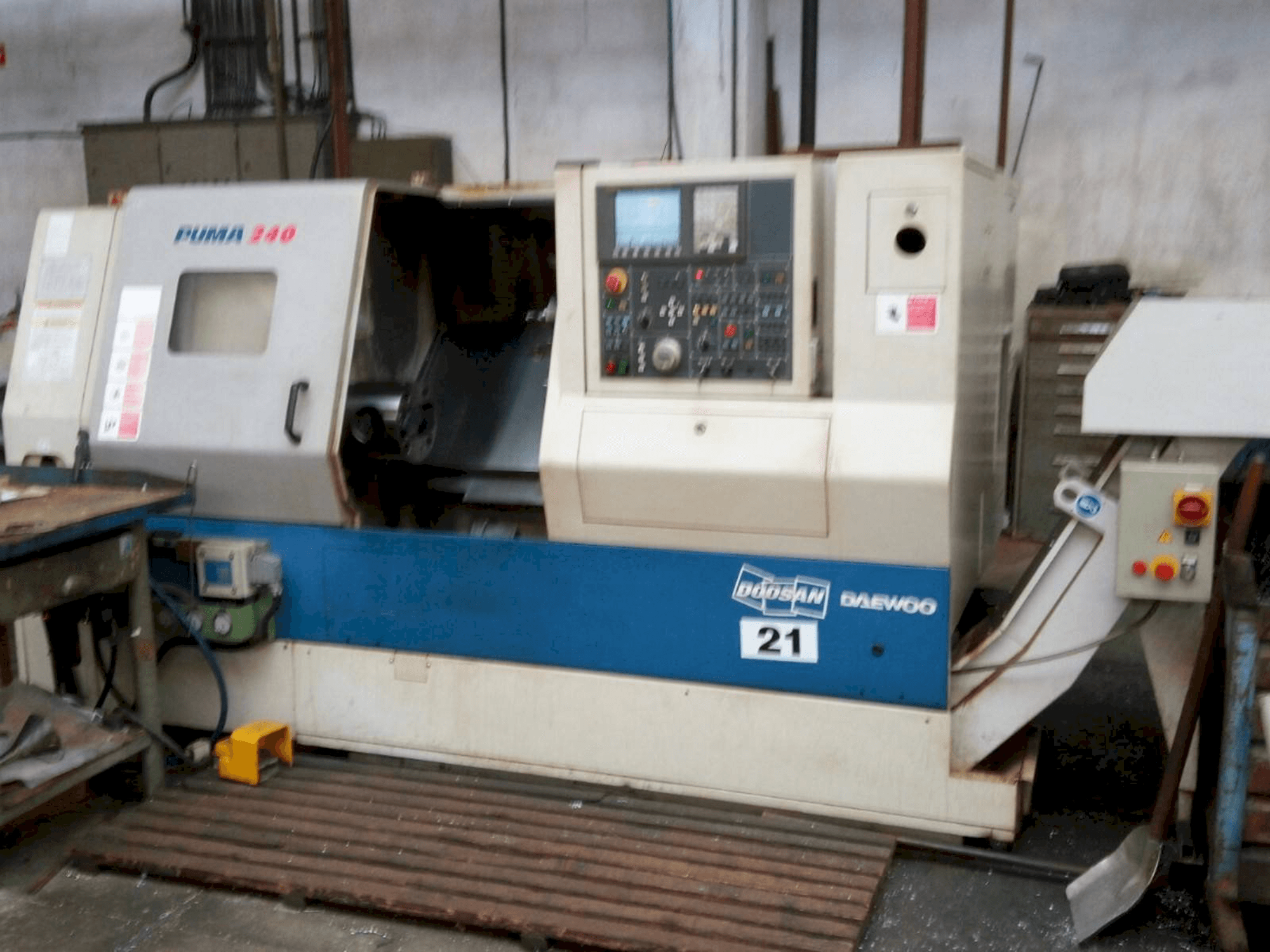 Vooraanzicht van Doosan Puma 240B machine