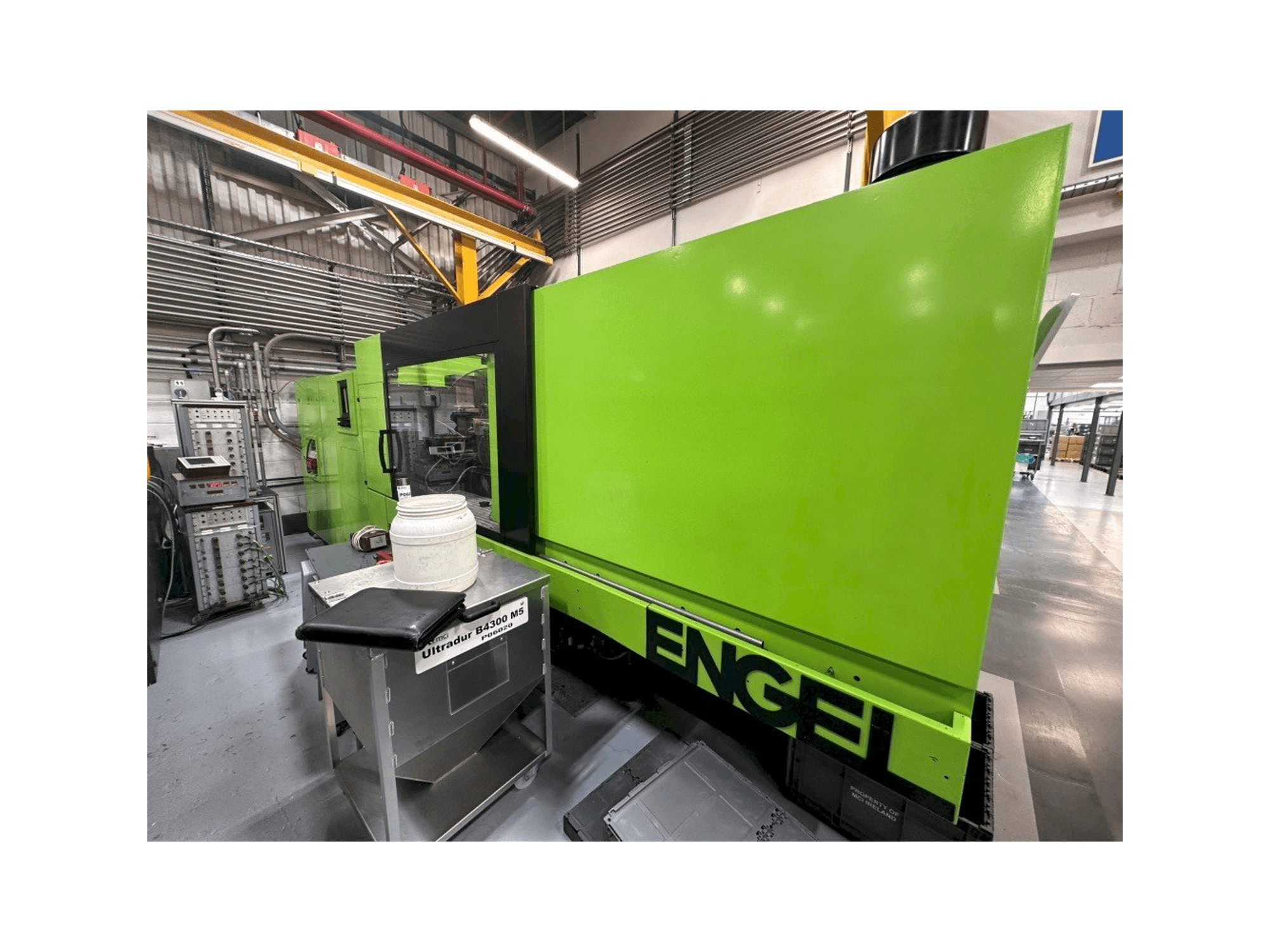 Vooraanzicht van Engel Victory 650/180 Tech machine