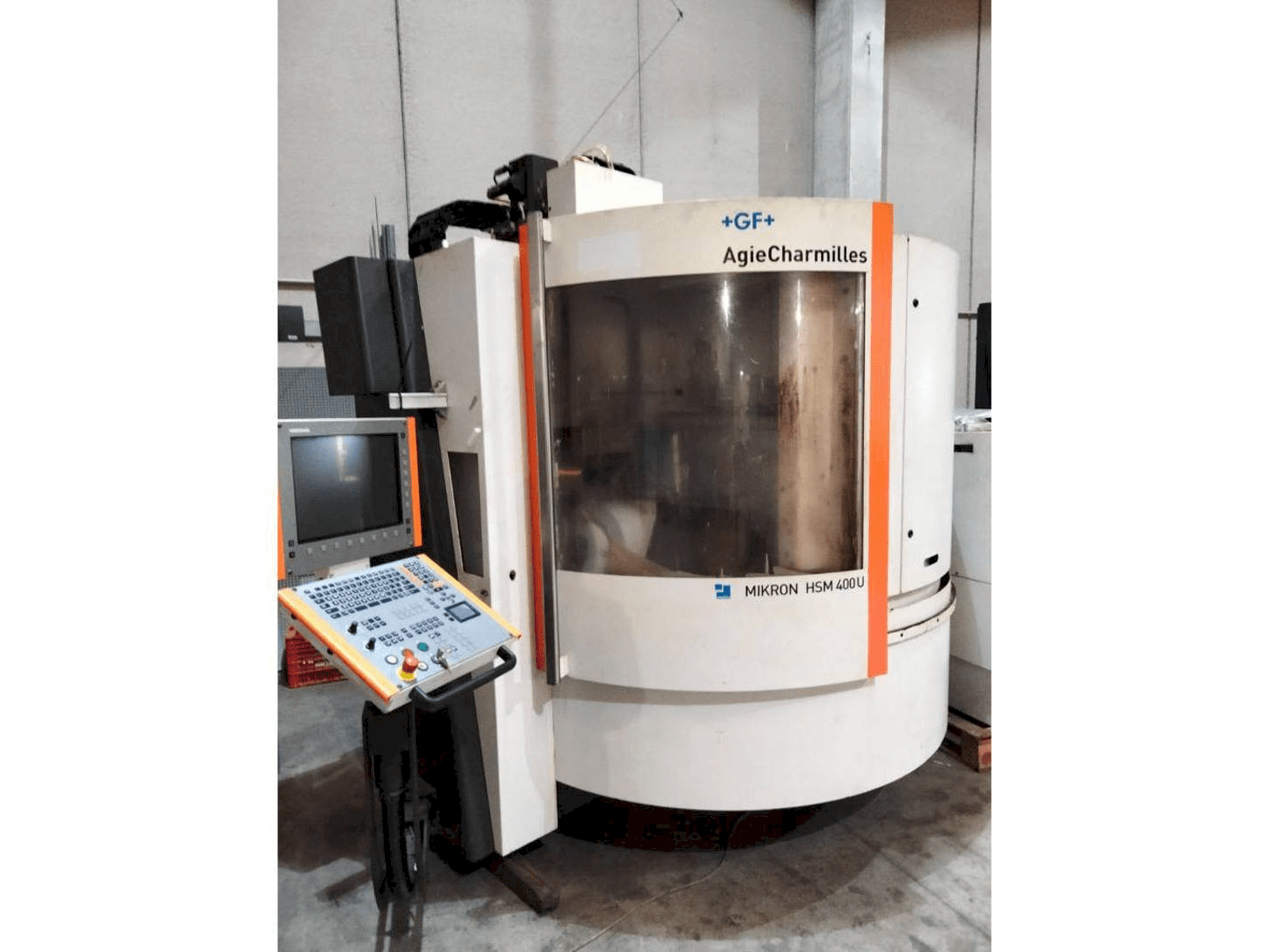 Vooraanzicht van MIKRON HSM 400 U machine