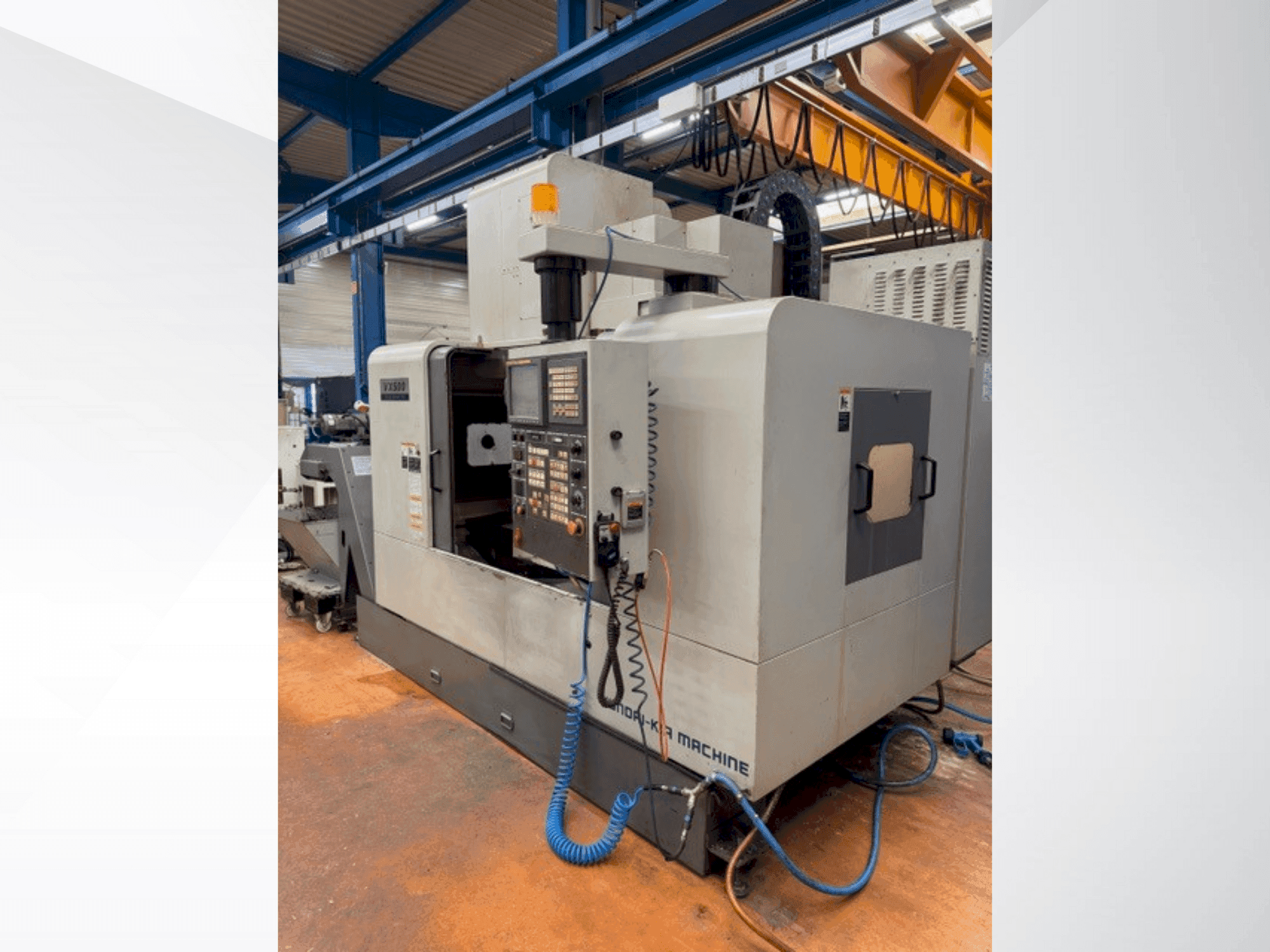 Vooraanzicht van HYUNDAI KIA VX500 machine