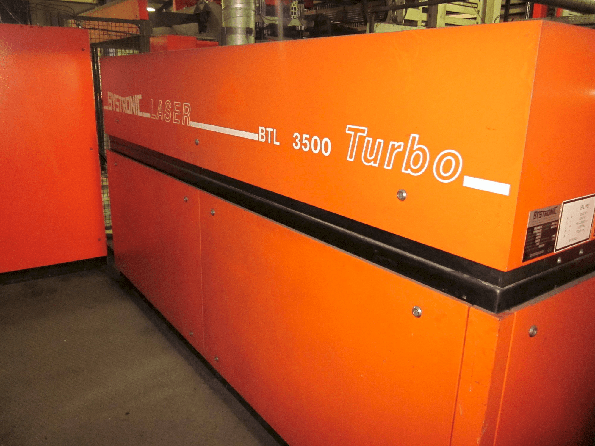 Vooraanzicht van Bystronic BTLl 3500 machine