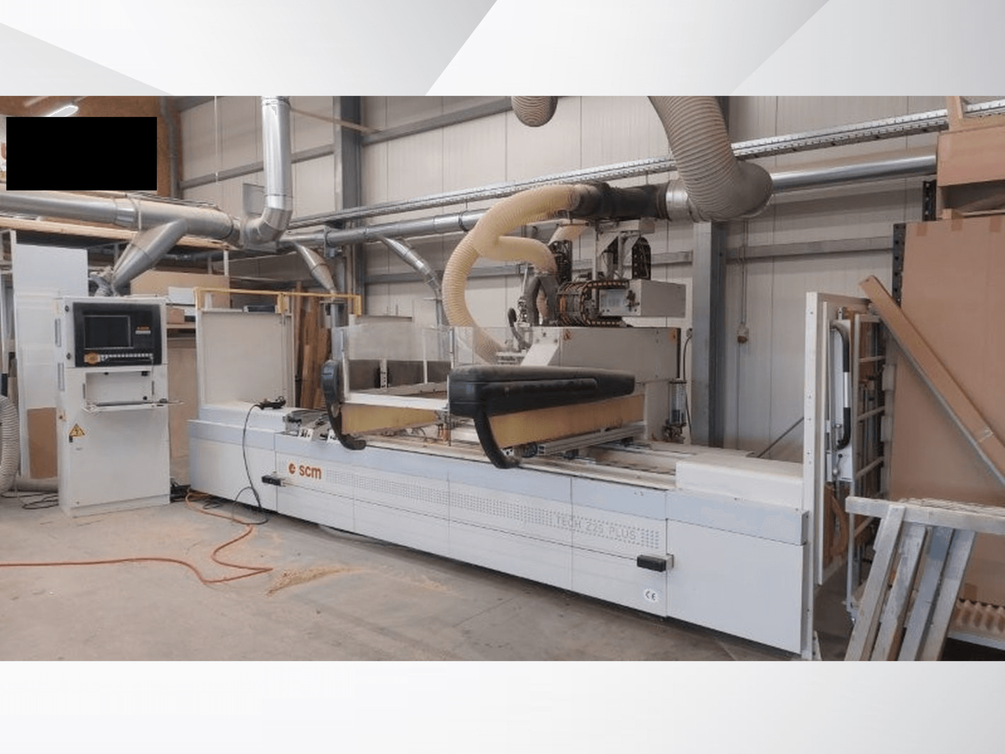 CNC bewerkingscentrum SCM TECH Z25 PLUS H-R4 in een werkplaats, vooraanzicht met bedieningspaneel en stofafzuigsysteem.