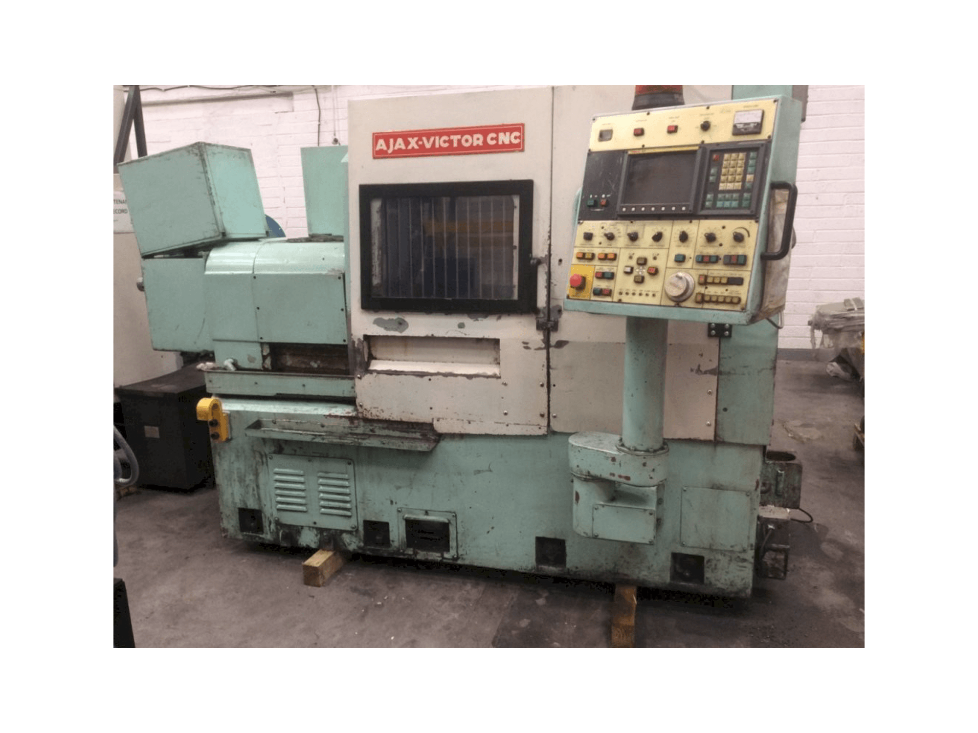 Vooraanzicht van Victor TNS-3H machine