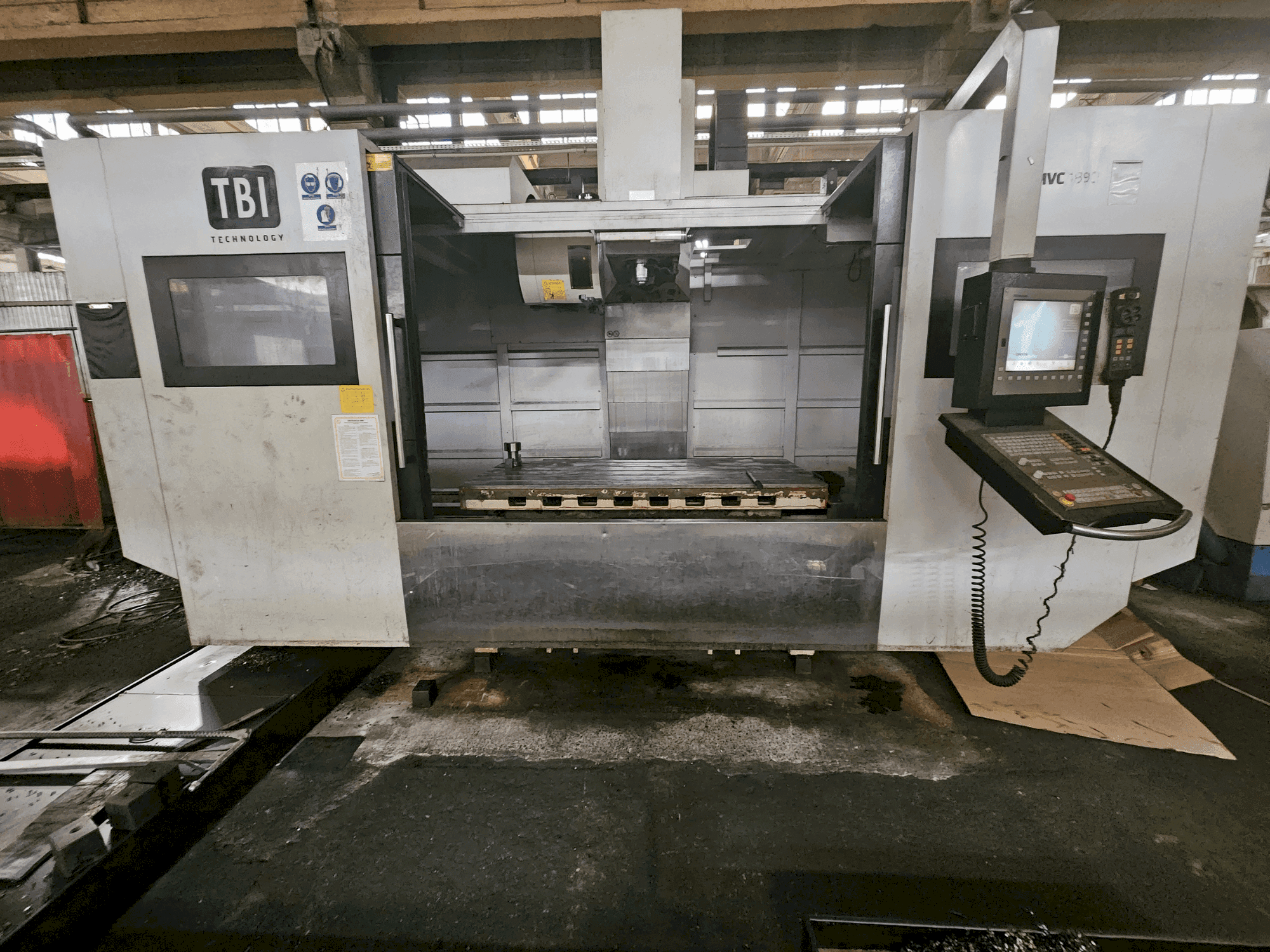 Vooraanzicht van TBI MVC 1890 machine