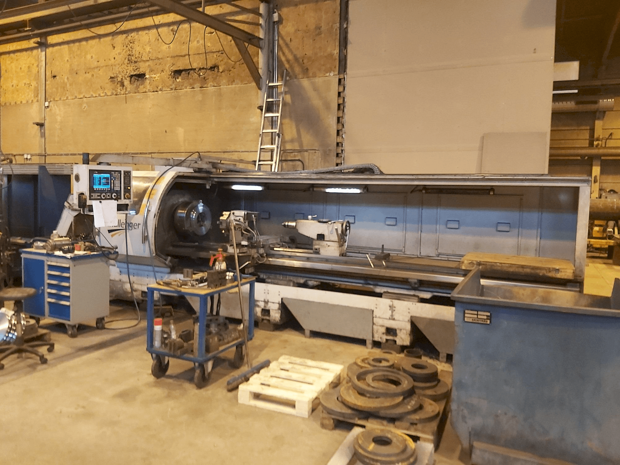 Vooraanzicht van MICROCUT Challenger BNC 26160 XXL machine