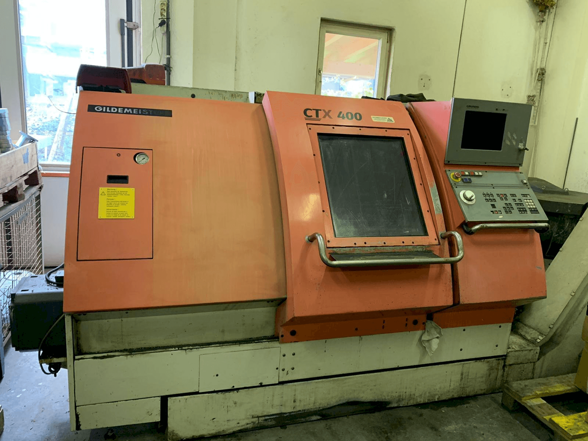 Vooraanzicht van Gildemeister CTX 400 machine