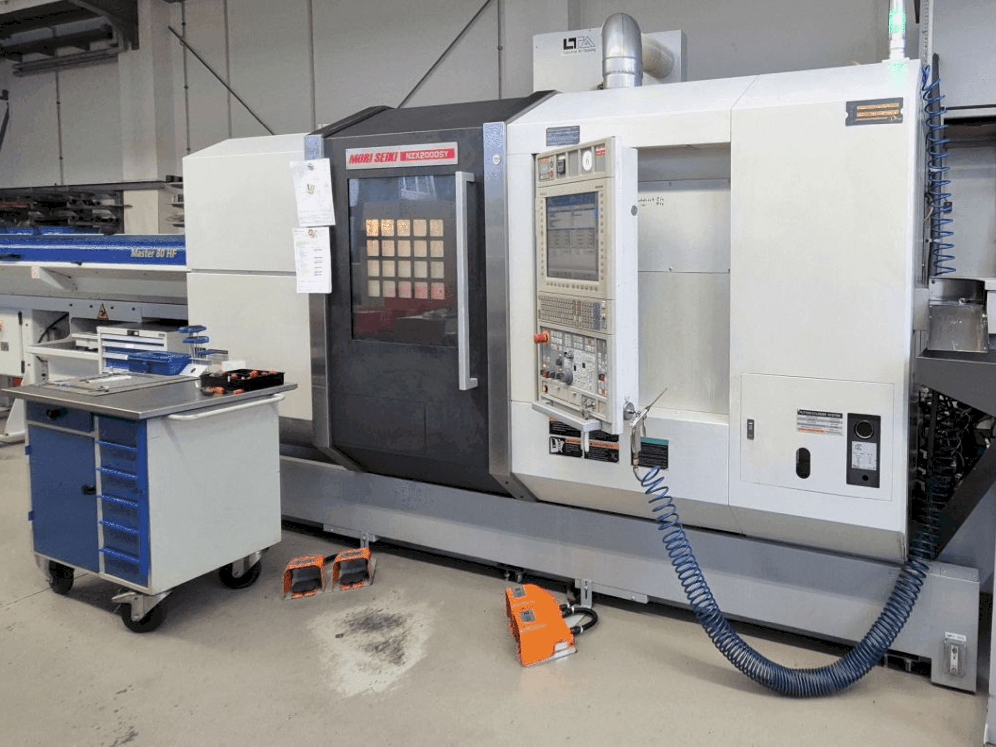 Vooraanzicht van MORI SEIKI NZX2000/800SY machine